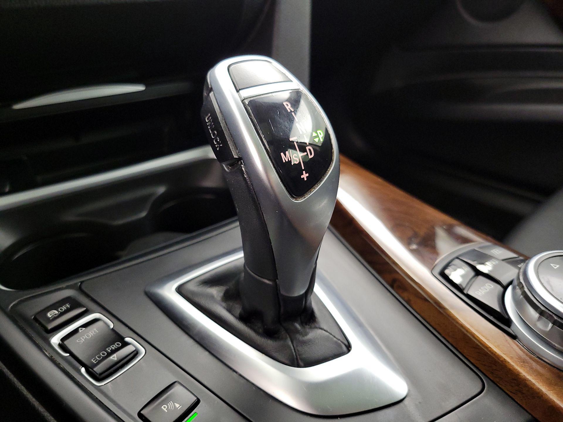 Thumbnail: 2015 BMW 3 Series - 18