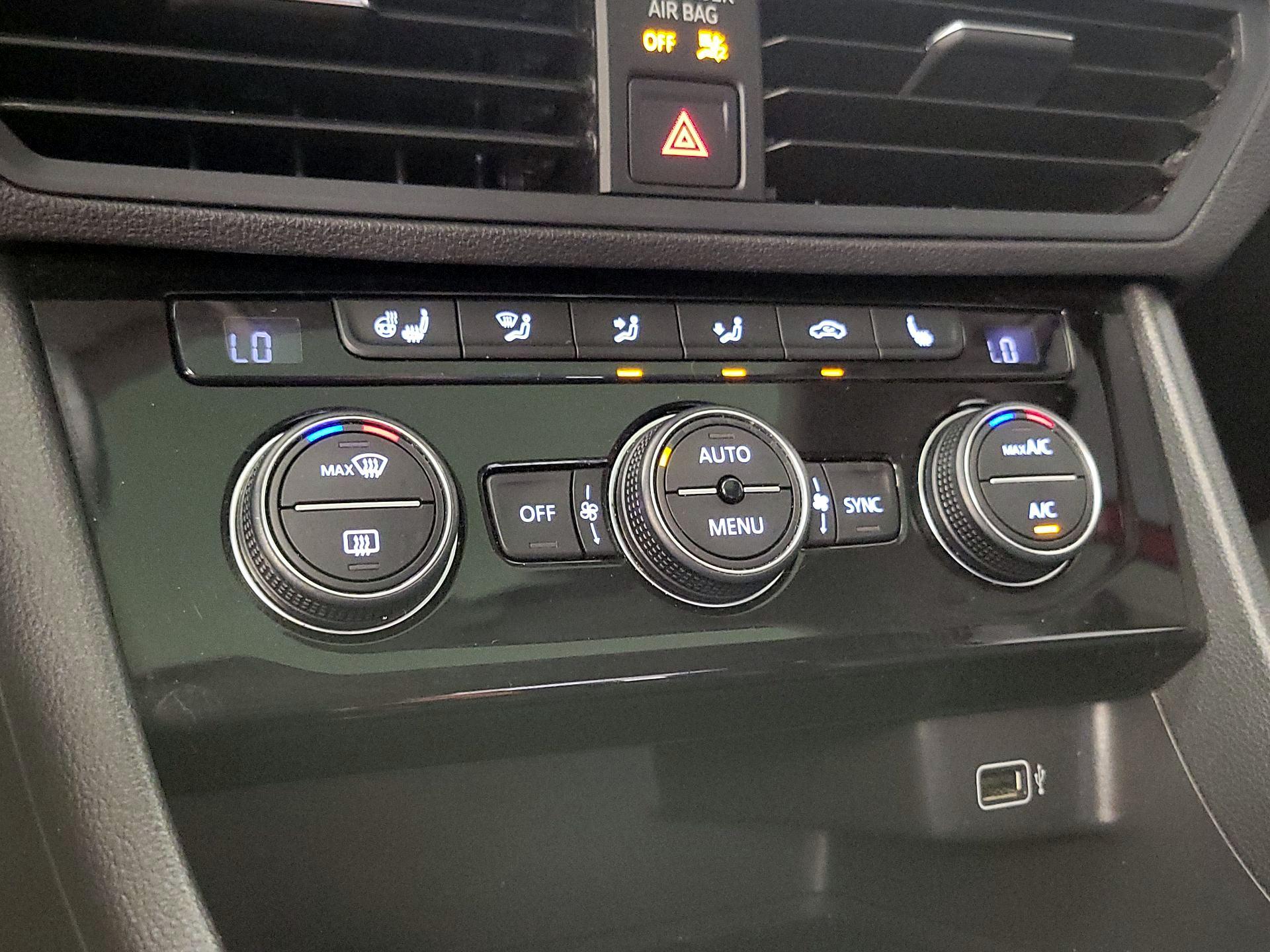 Thumbnail: 2019 Volkswagen Jetta - 16