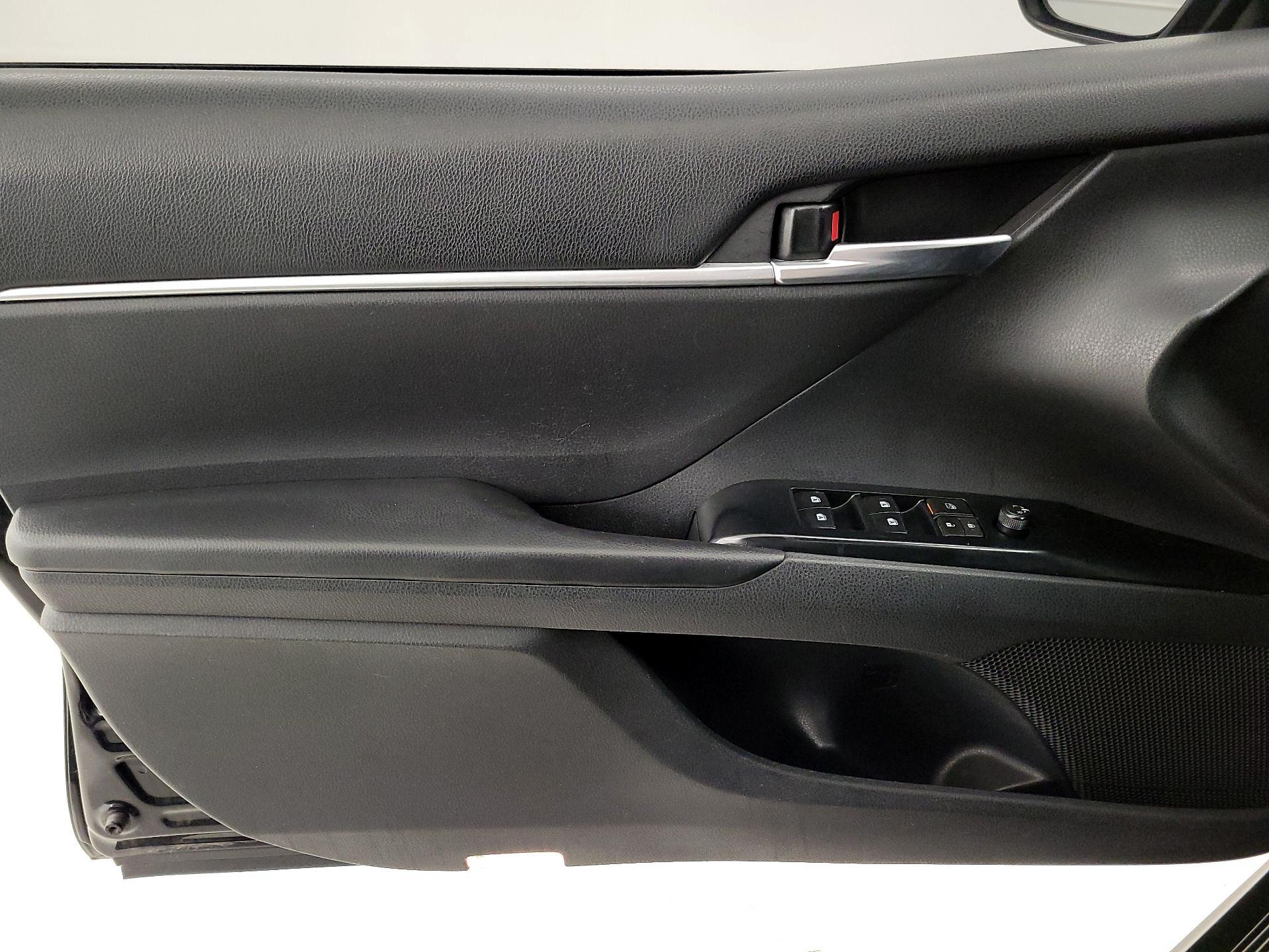 Thumbnail: 2018 Toyota Camry - 12