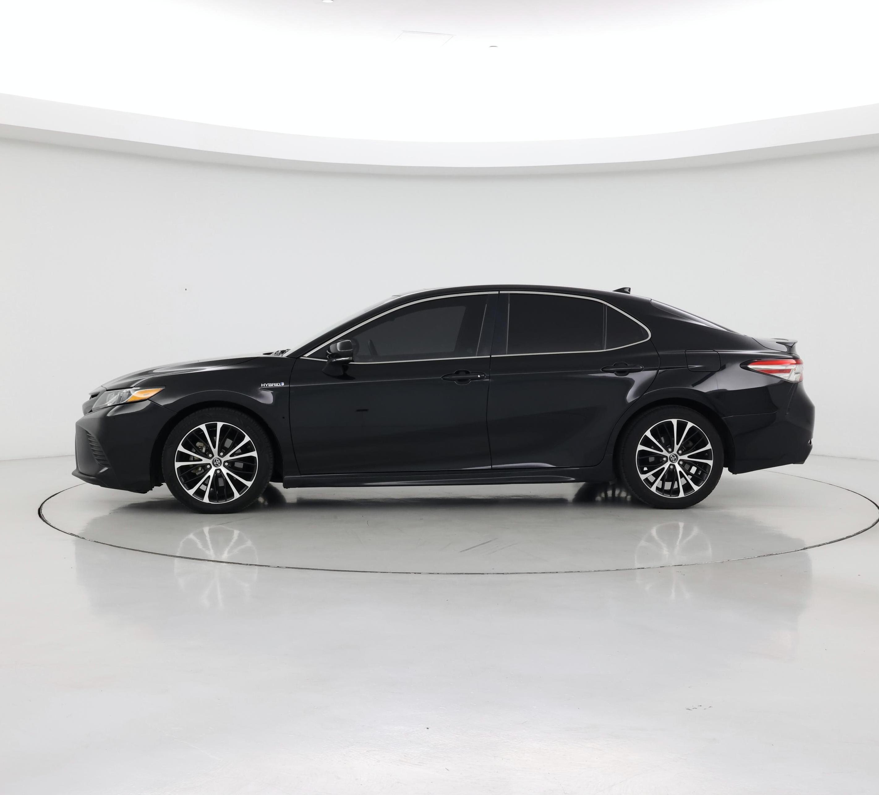 Thumbnail: 2018 Toyota Camry - 3