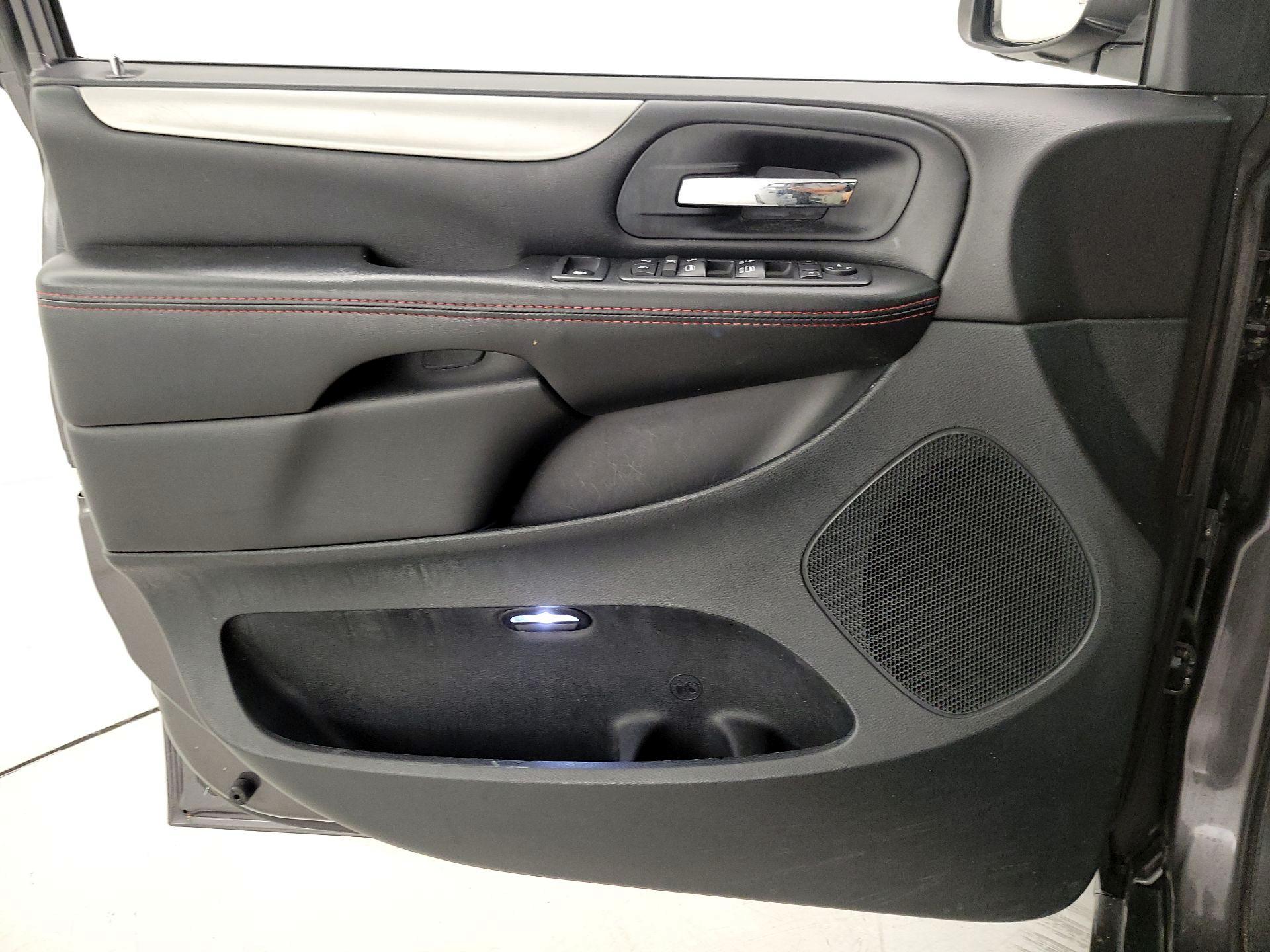 Thumbnail: 2019 Dodge Grand Caravan - 12