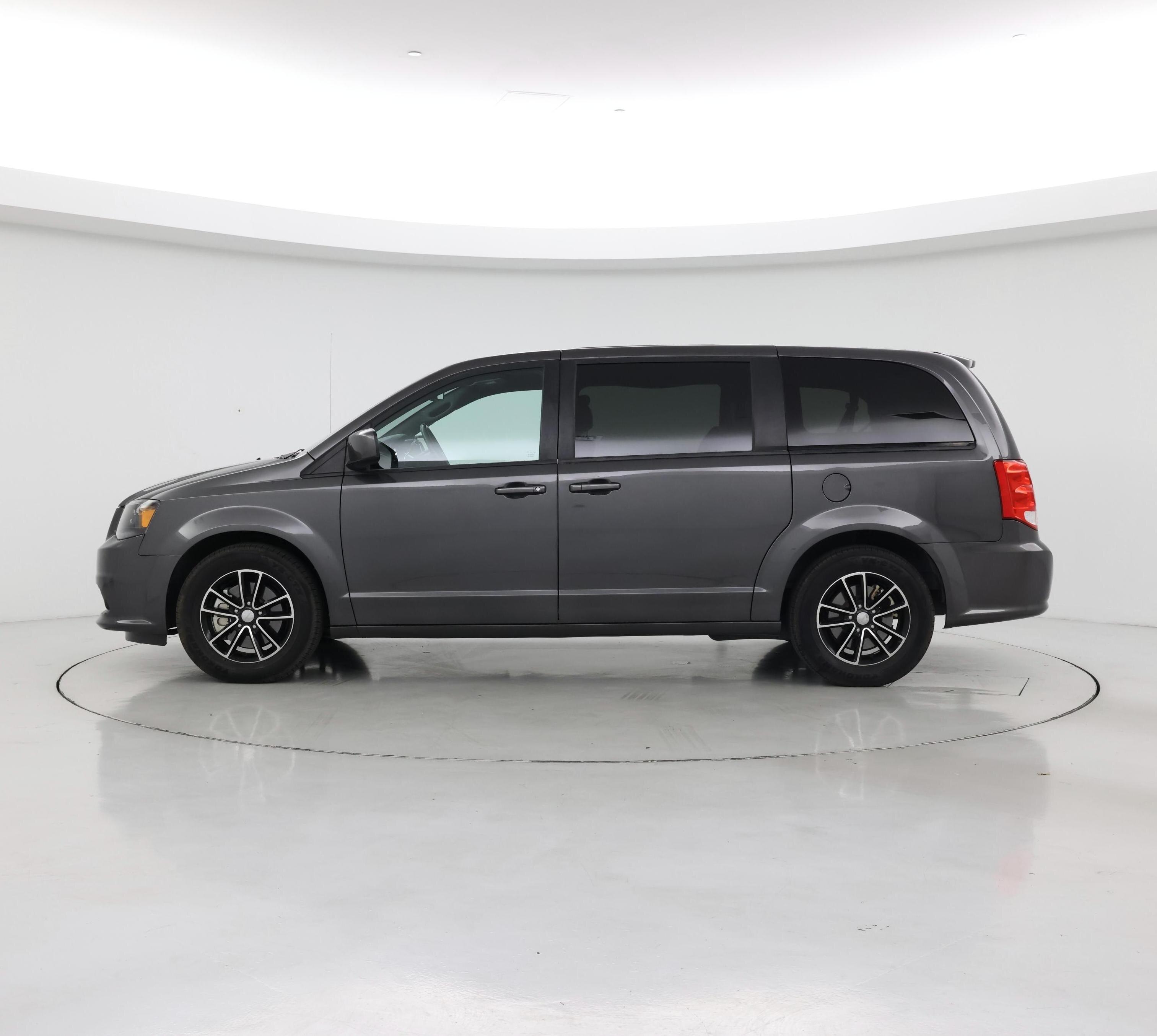 Thumbnail: 2019 Dodge Grand Caravan - 3