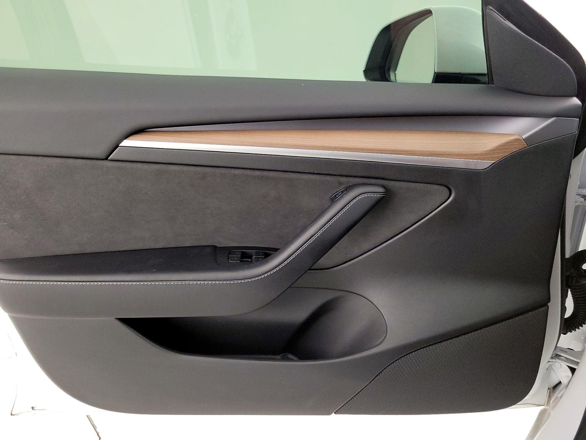 Thumbnail: 2021 Tesla Model 3 - 12