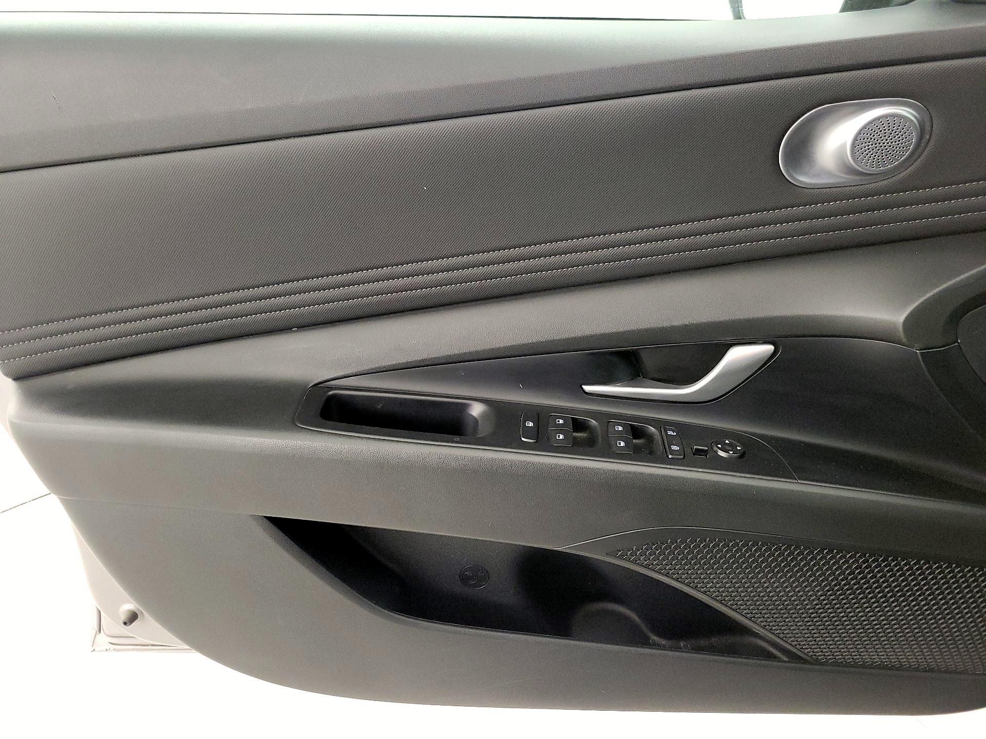 Thumbnail: 2023 Hyundai Elantra - 12