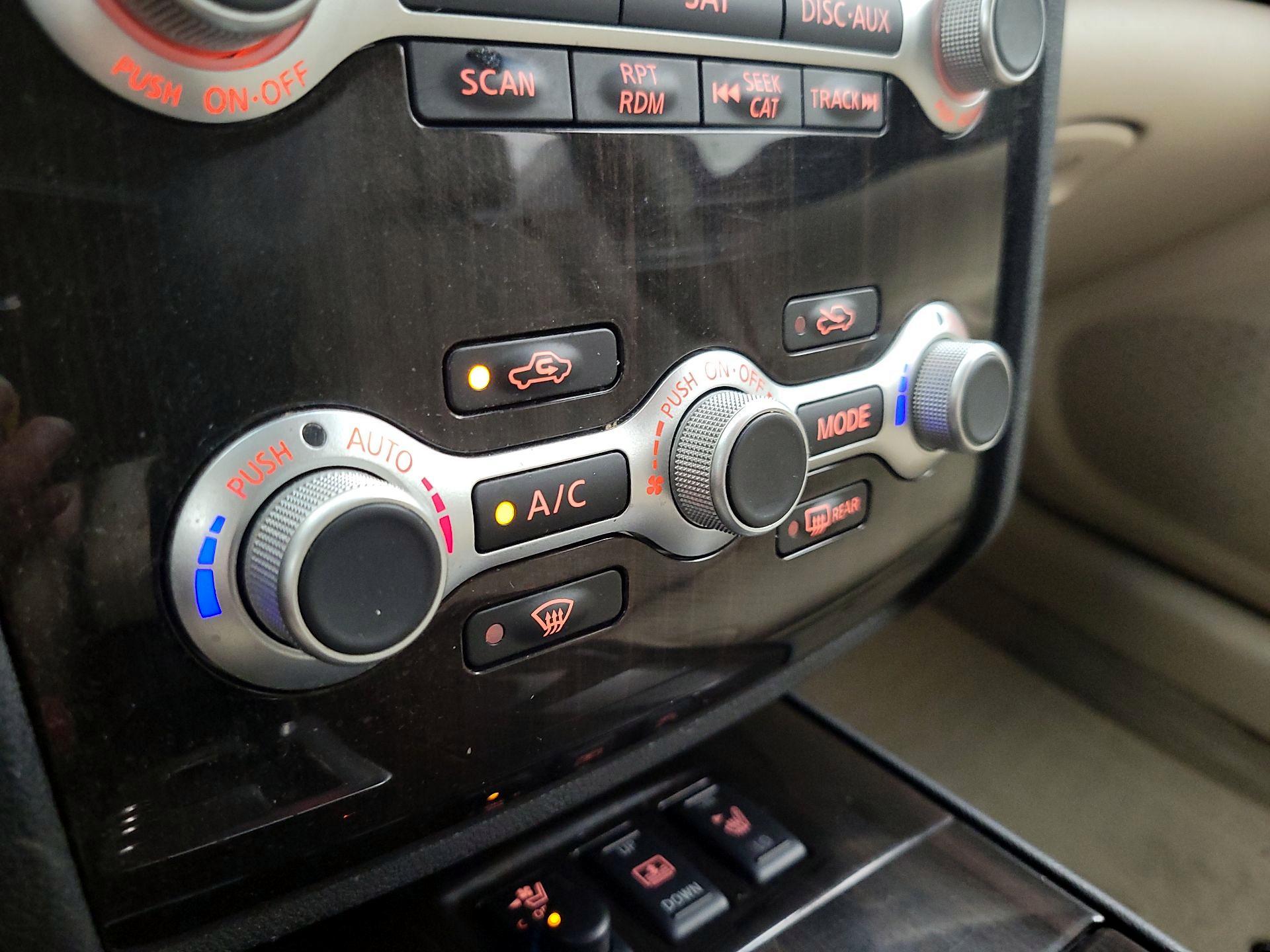 Thumbnail: 2014 Nissan Maxima - 17