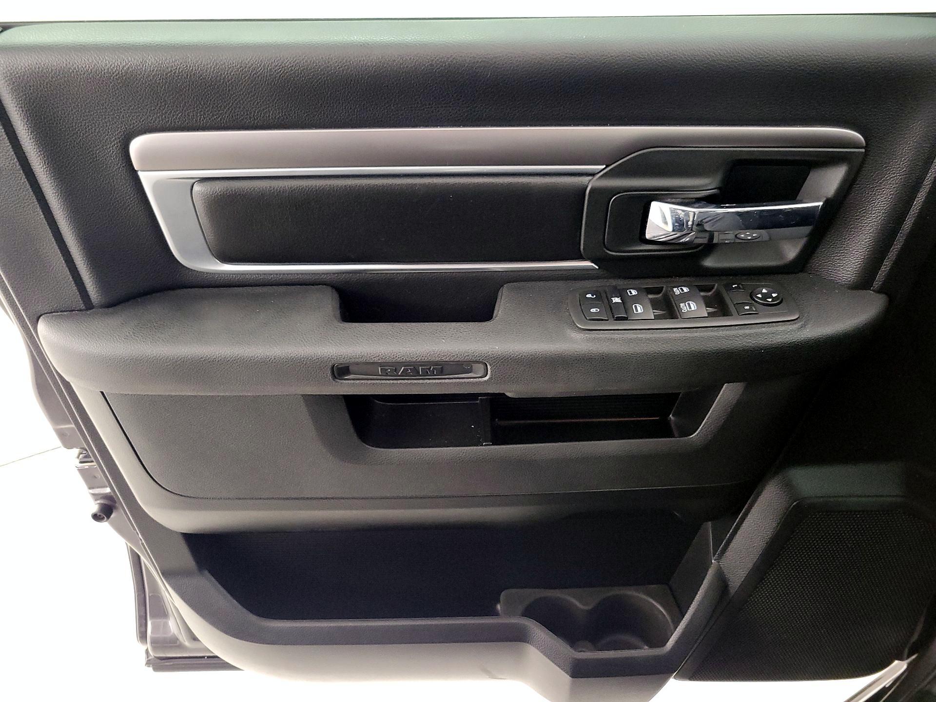 Thumbnail: 2022 RAM 1500 Classic - 12