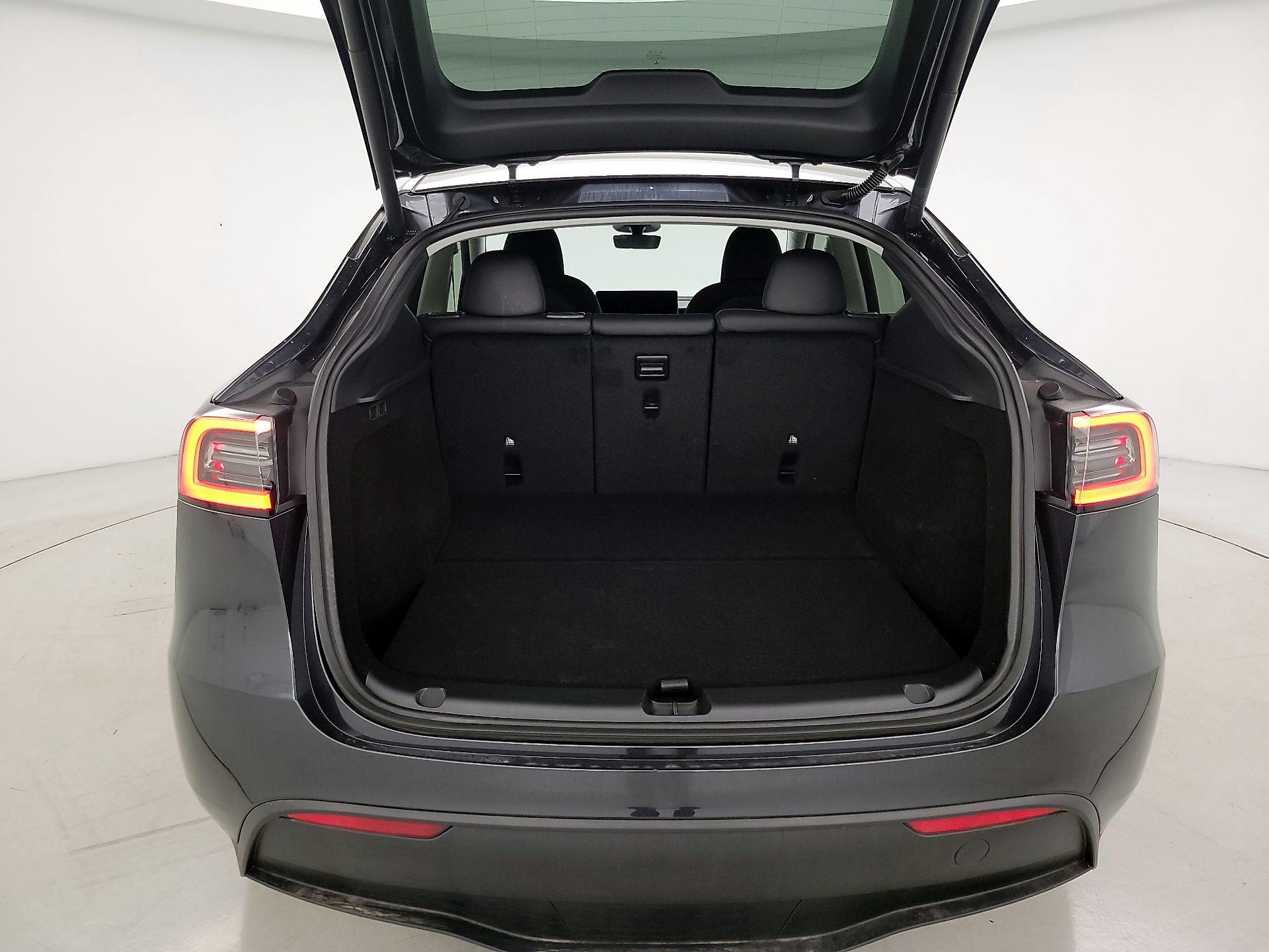 Thumbnail: 2025 Tesla Model Y - 19
