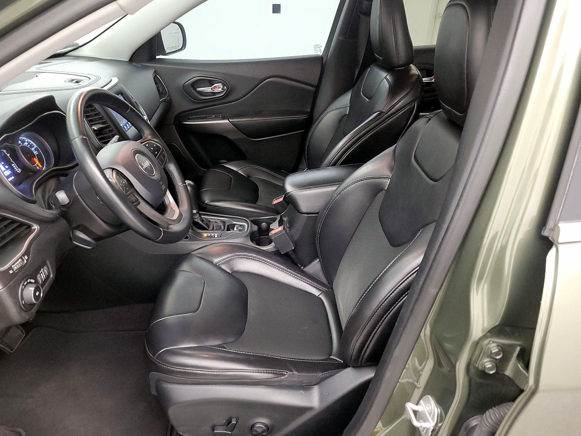 Thumbnail: 2019 Jeep Cherokee - 11