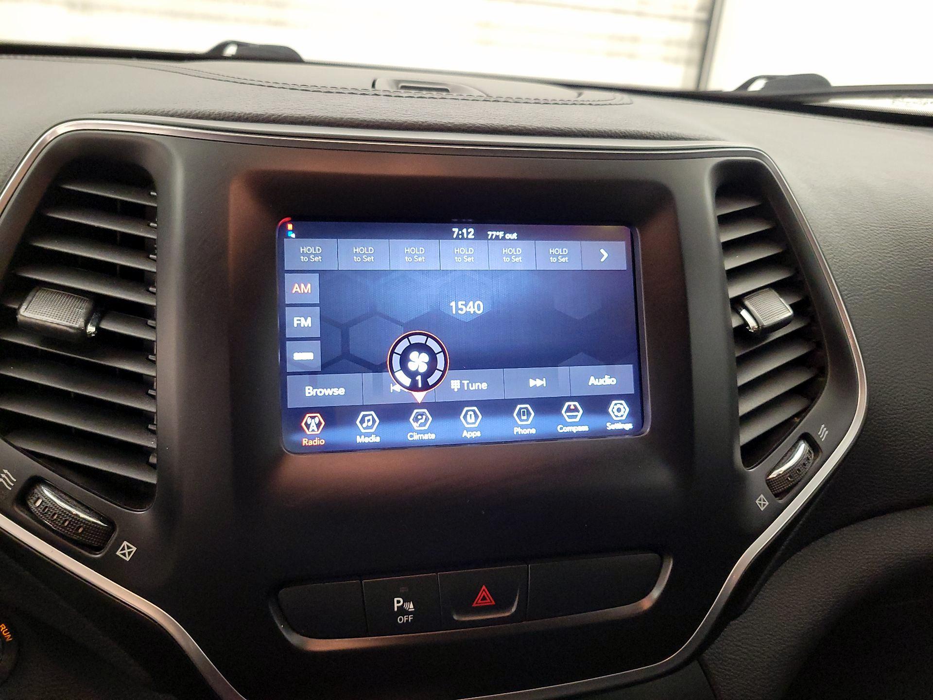 Thumbnail: 2019 Jeep Cherokee - 15