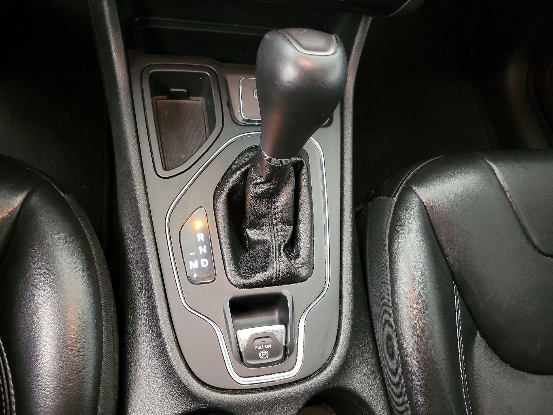 Thumbnail: 2019 Jeep Cherokee - 17
