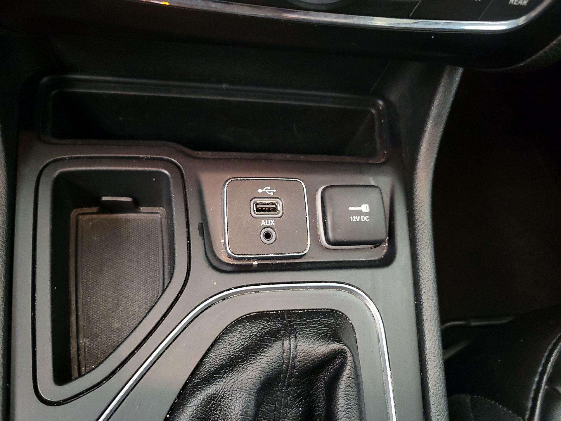 Thumbnail: 2019 Jeep Cherokee - 18