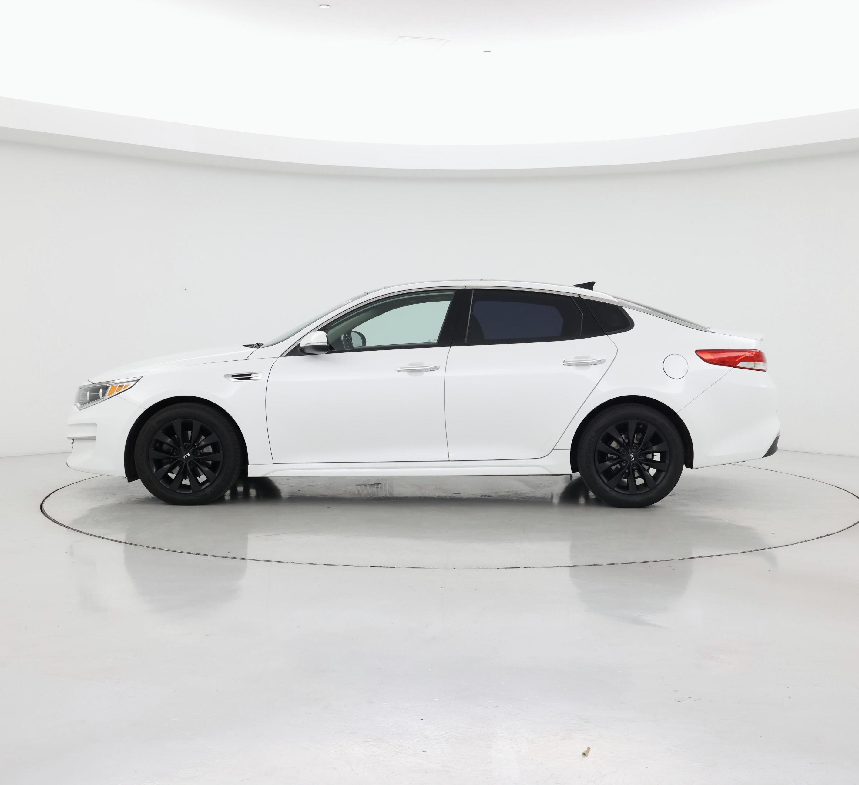 Thumbnail: 2016 Kia Optima - 3