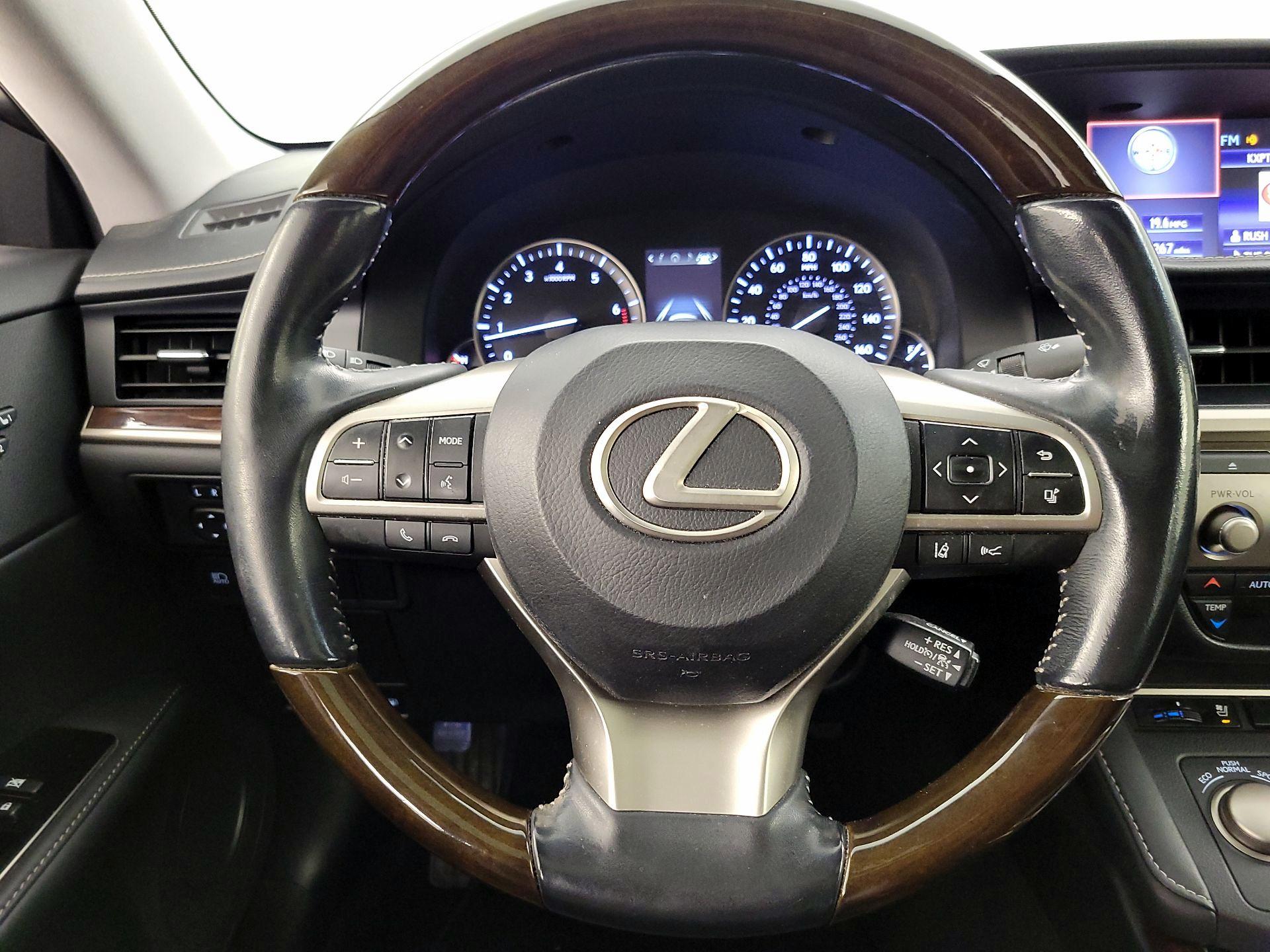 Thumbnail: 2016 Lexus ES - 10