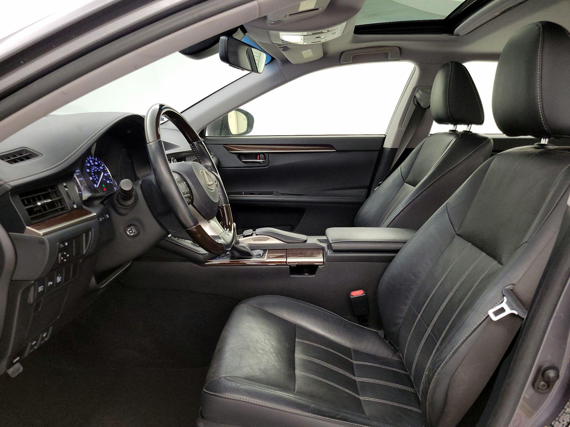 Thumbnail: 2016 Lexus ES - 11
