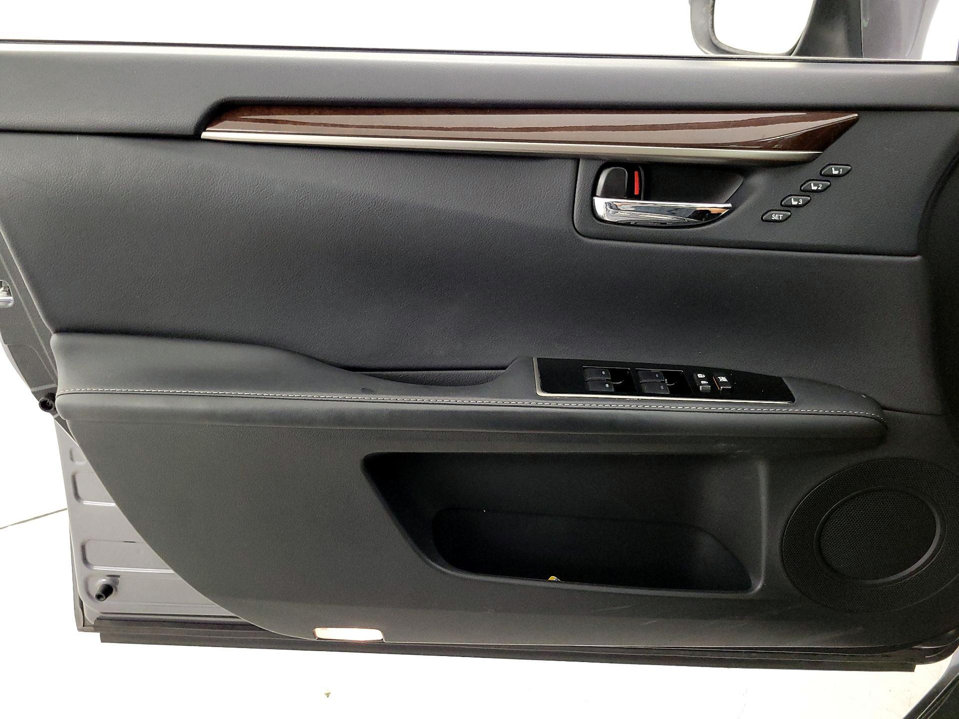 Thumbnail: 2016 Lexus ES - 12