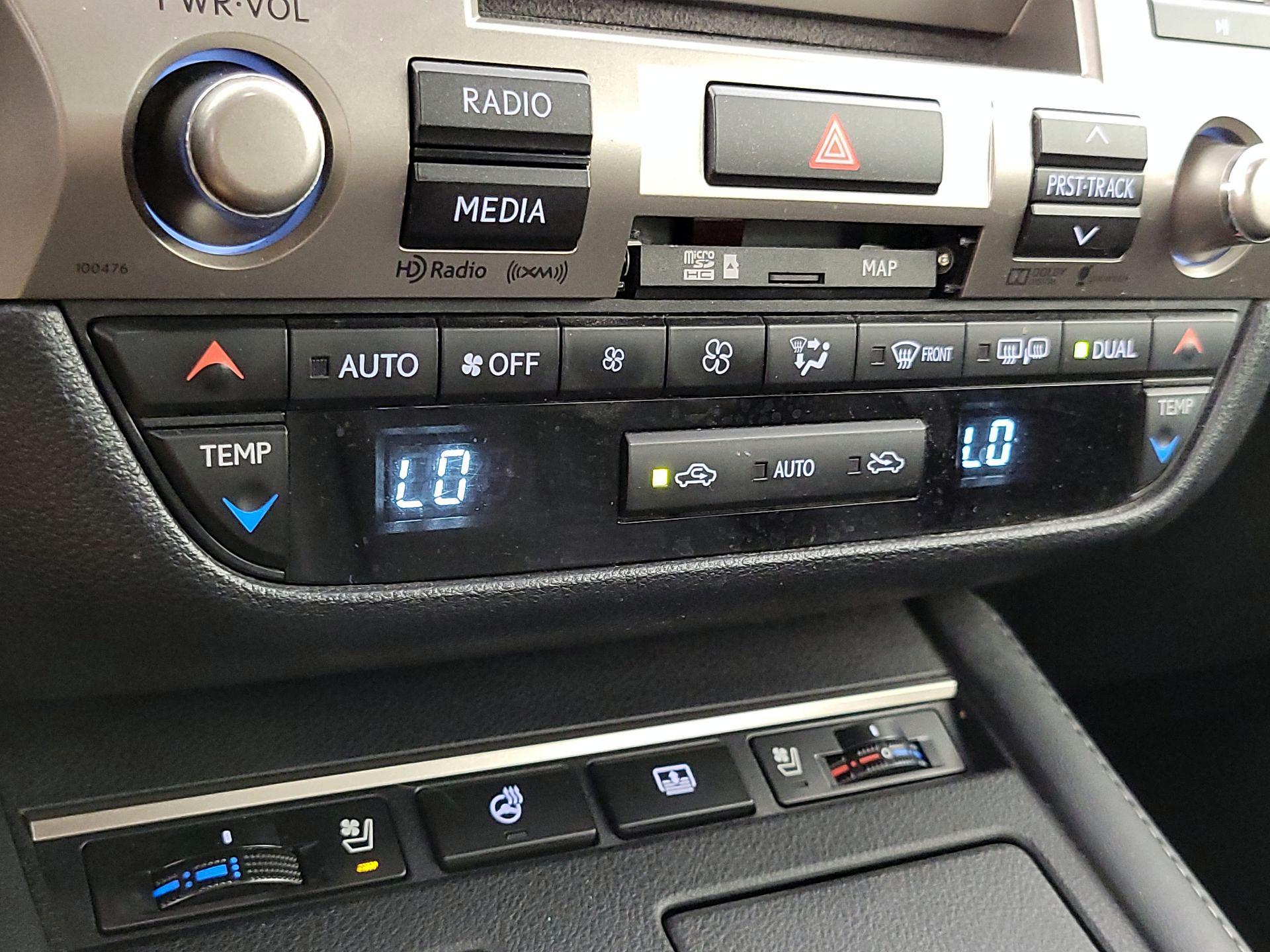 Thumbnail: 2016 Lexus ES - 16