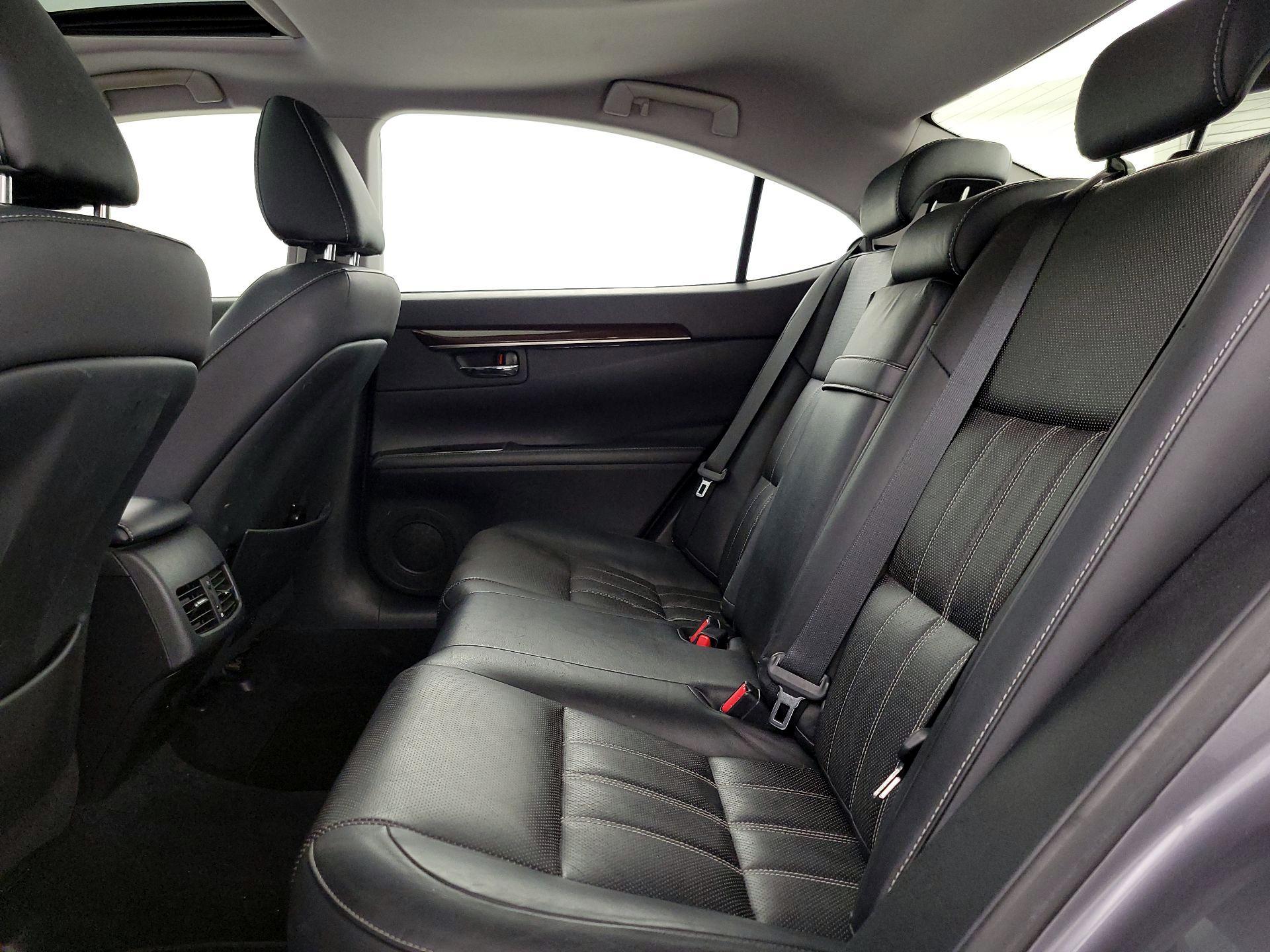 Thumbnail: 2016 Lexus ES - 20