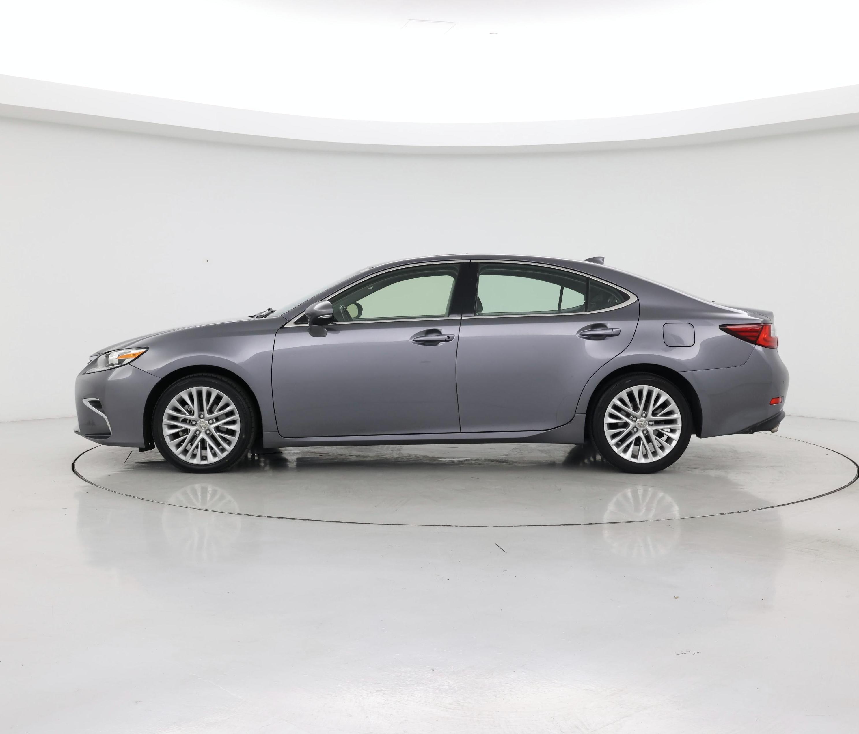 Thumbnail: 2016 Lexus ES - 3