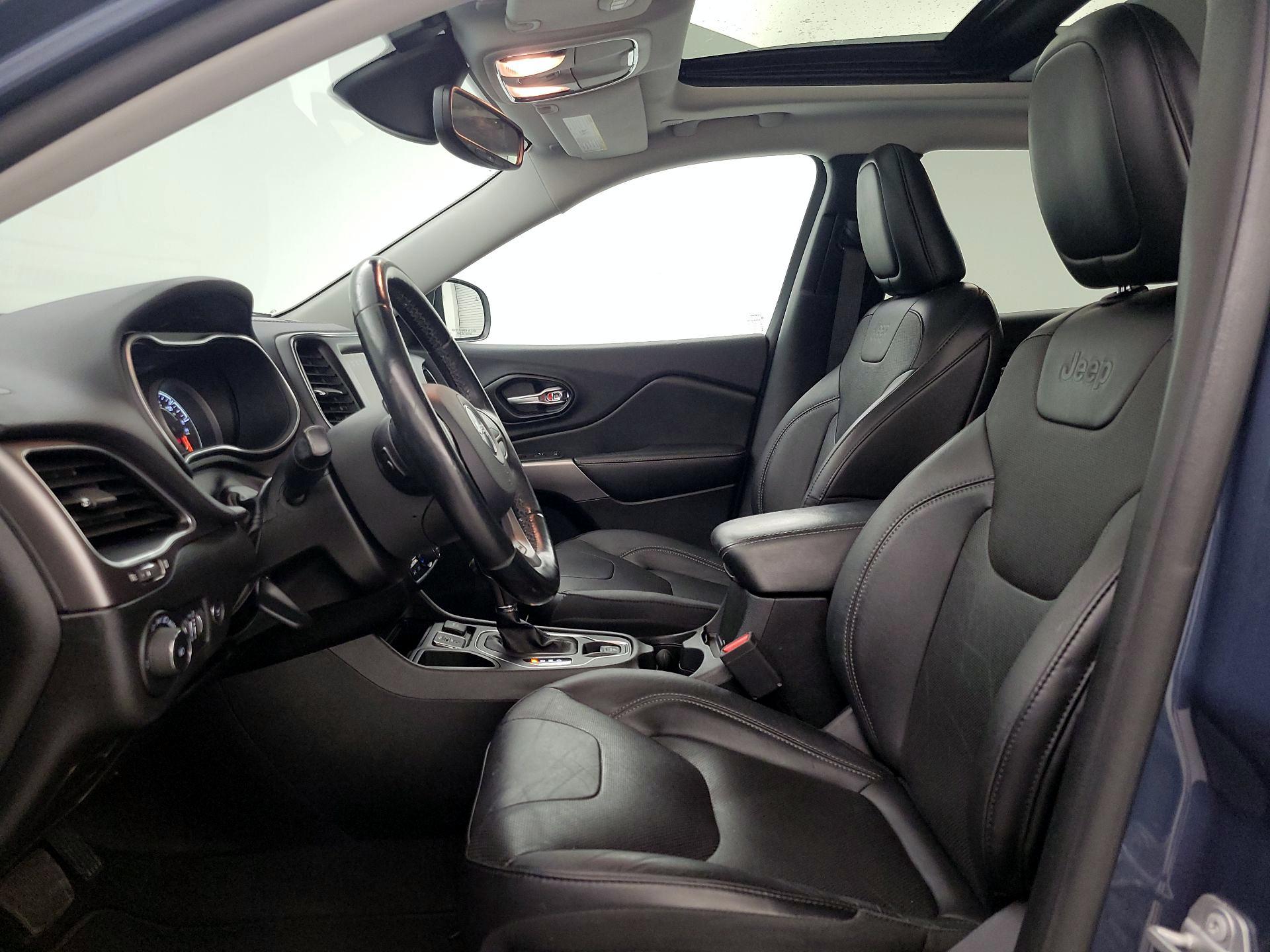 Thumbnail: 2021 Jeep Cherokee - 11