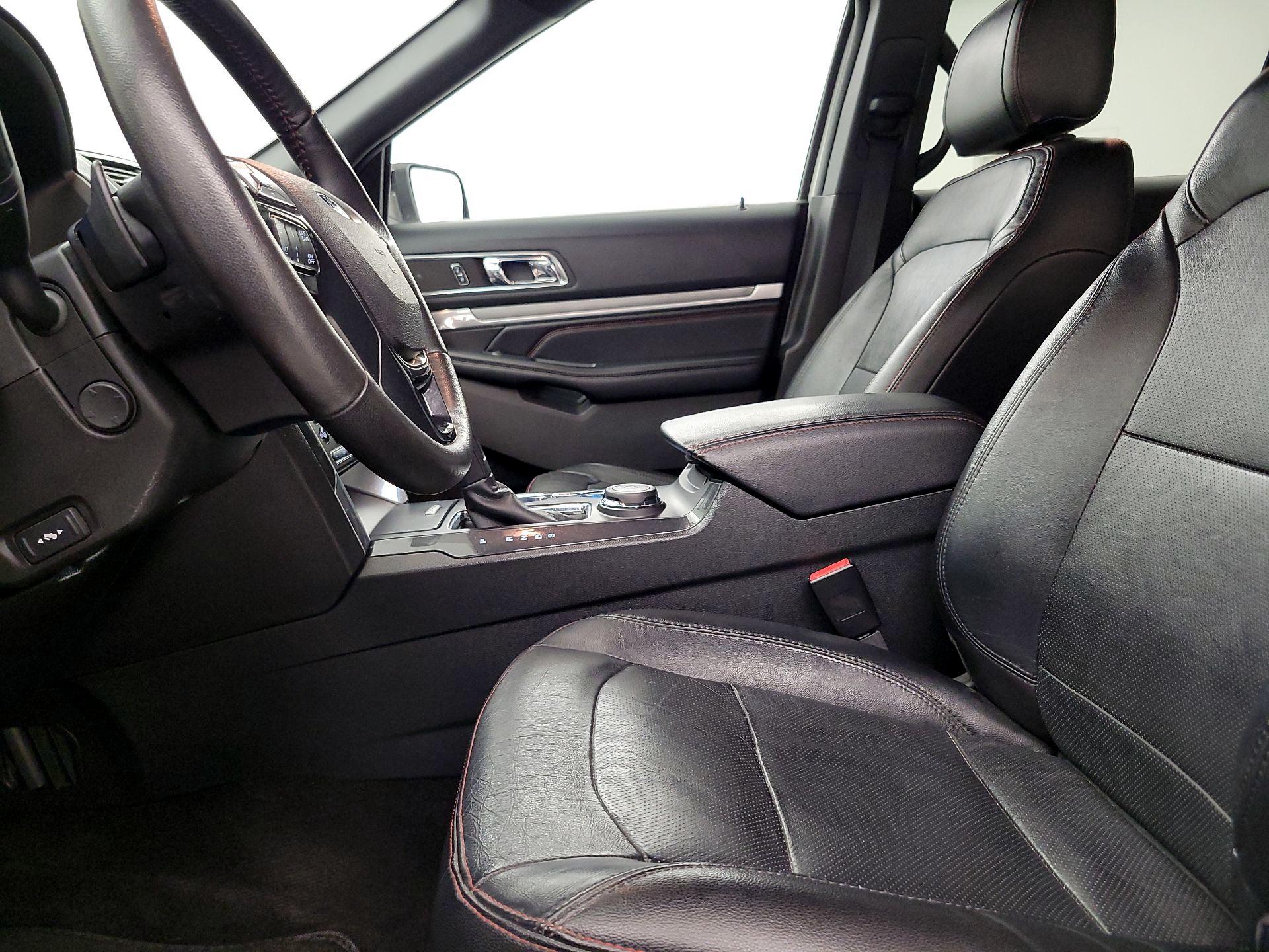 Thumbnail: 2016 Ford Explorer - 11