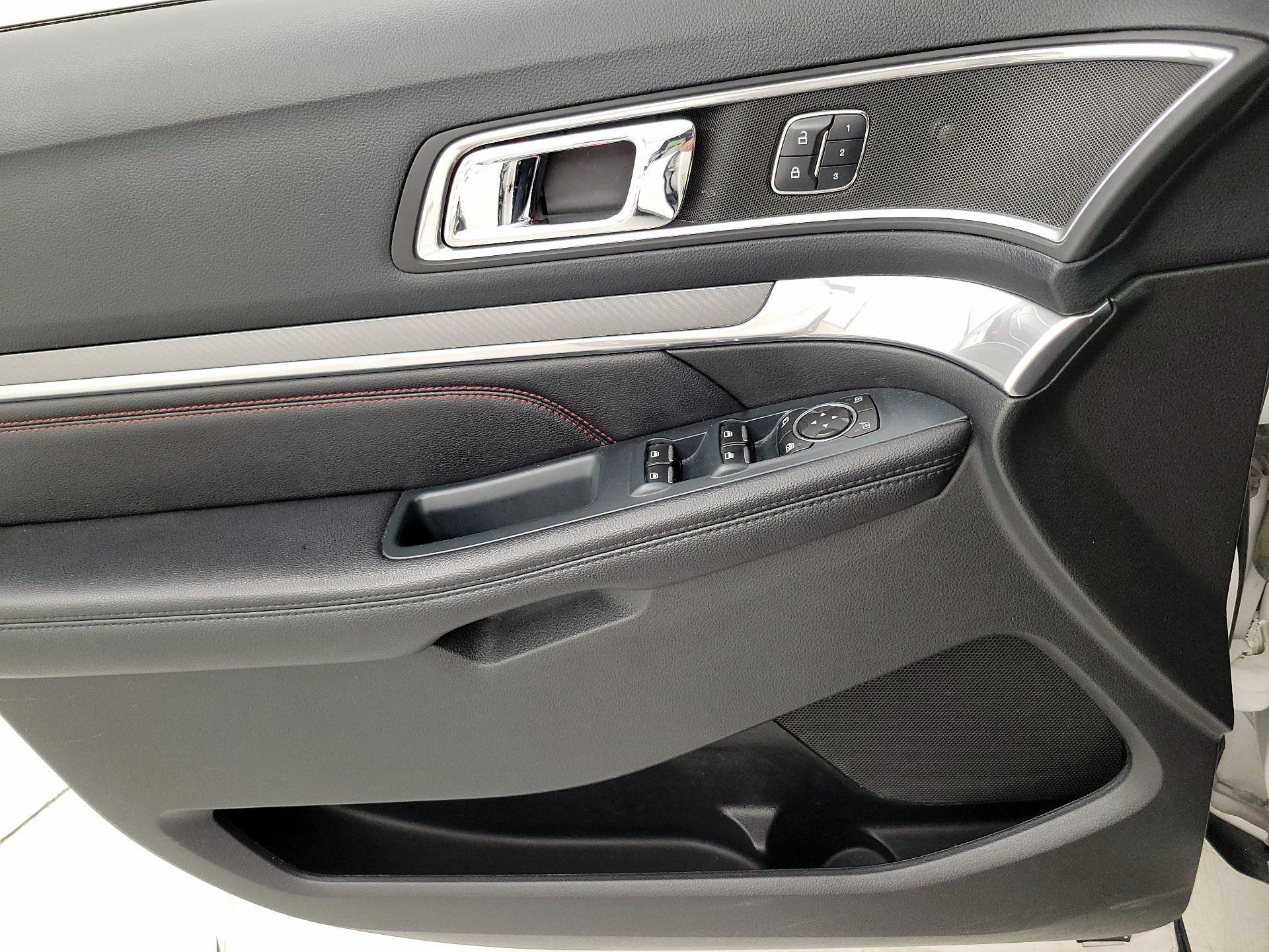 Thumbnail: 2016 Ford Explorer - 12