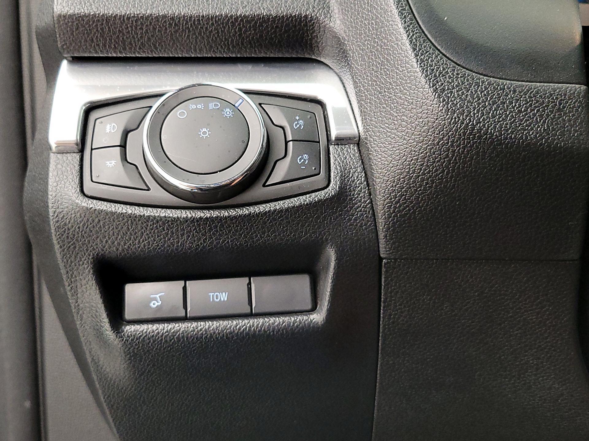 Thumbnail: 2016 Ford Explorer - 13
