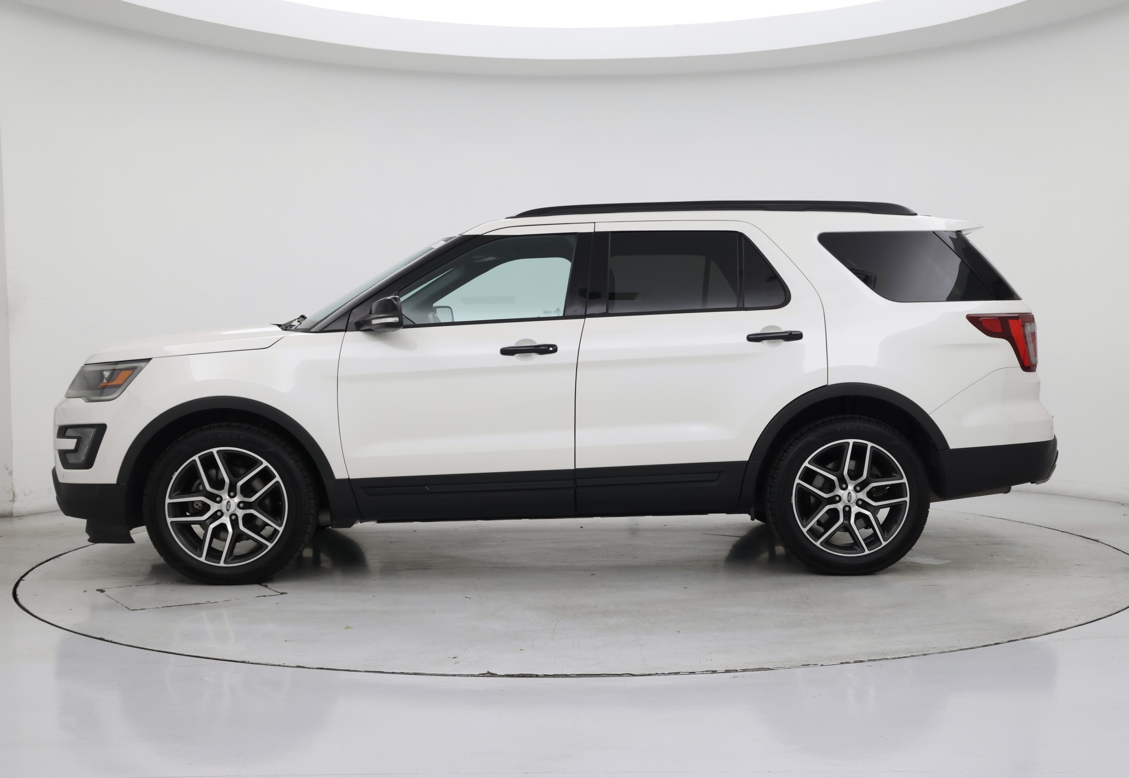 Thumbnail: 2016 Ford Explorer - 3