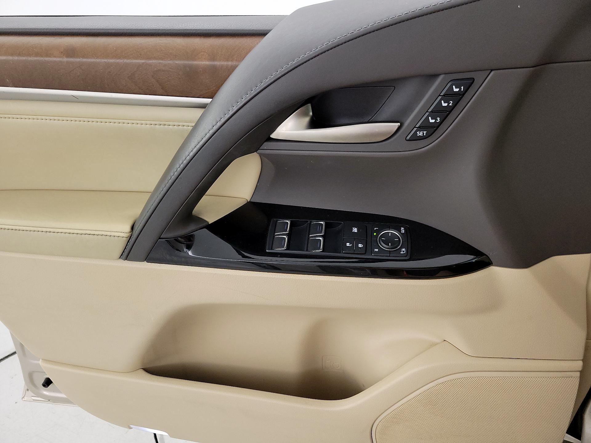 Thumbnail: 2019 Lexus LX - 12