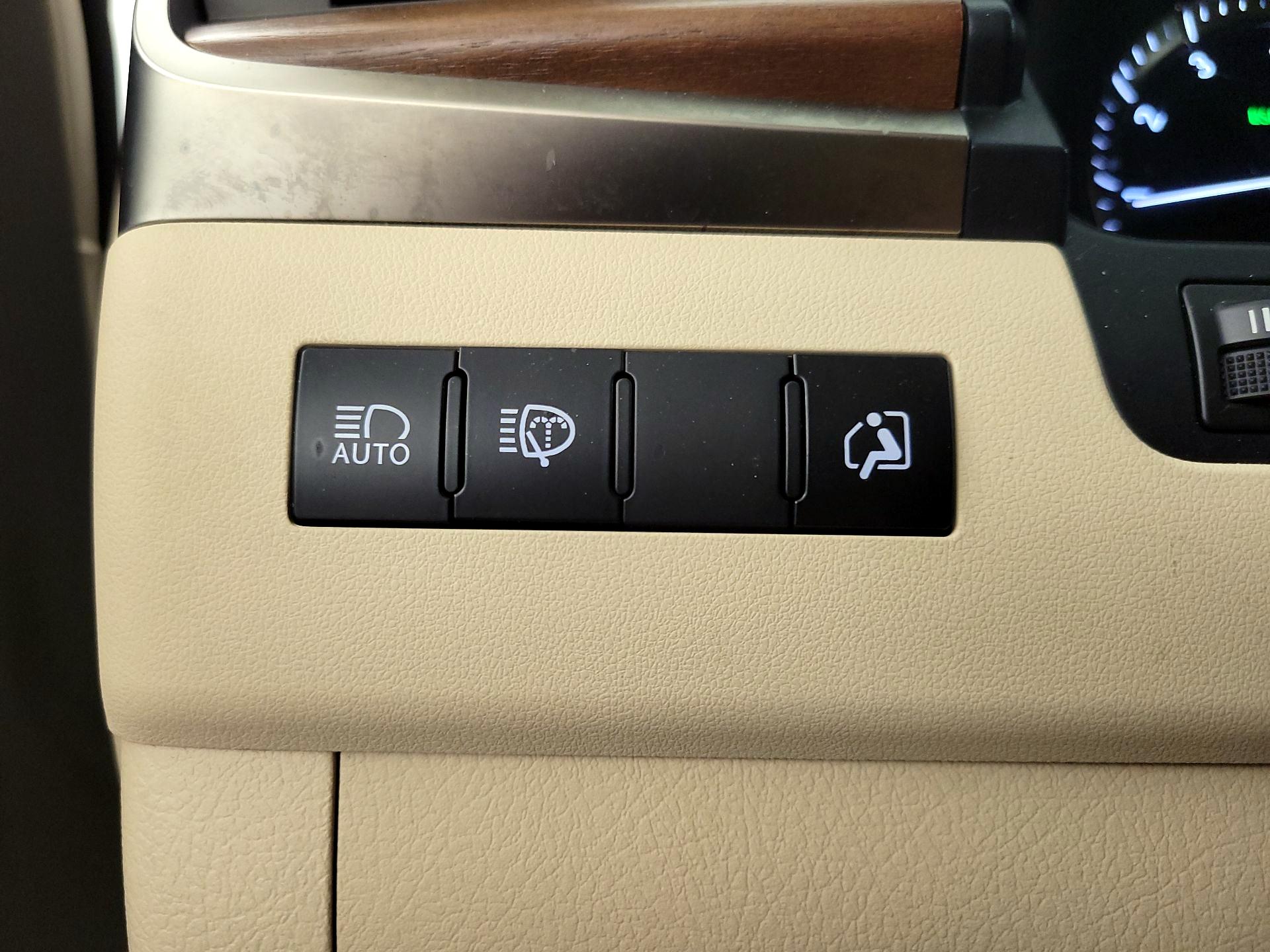 Thumbnail: 2019 Lexus LX - 13
