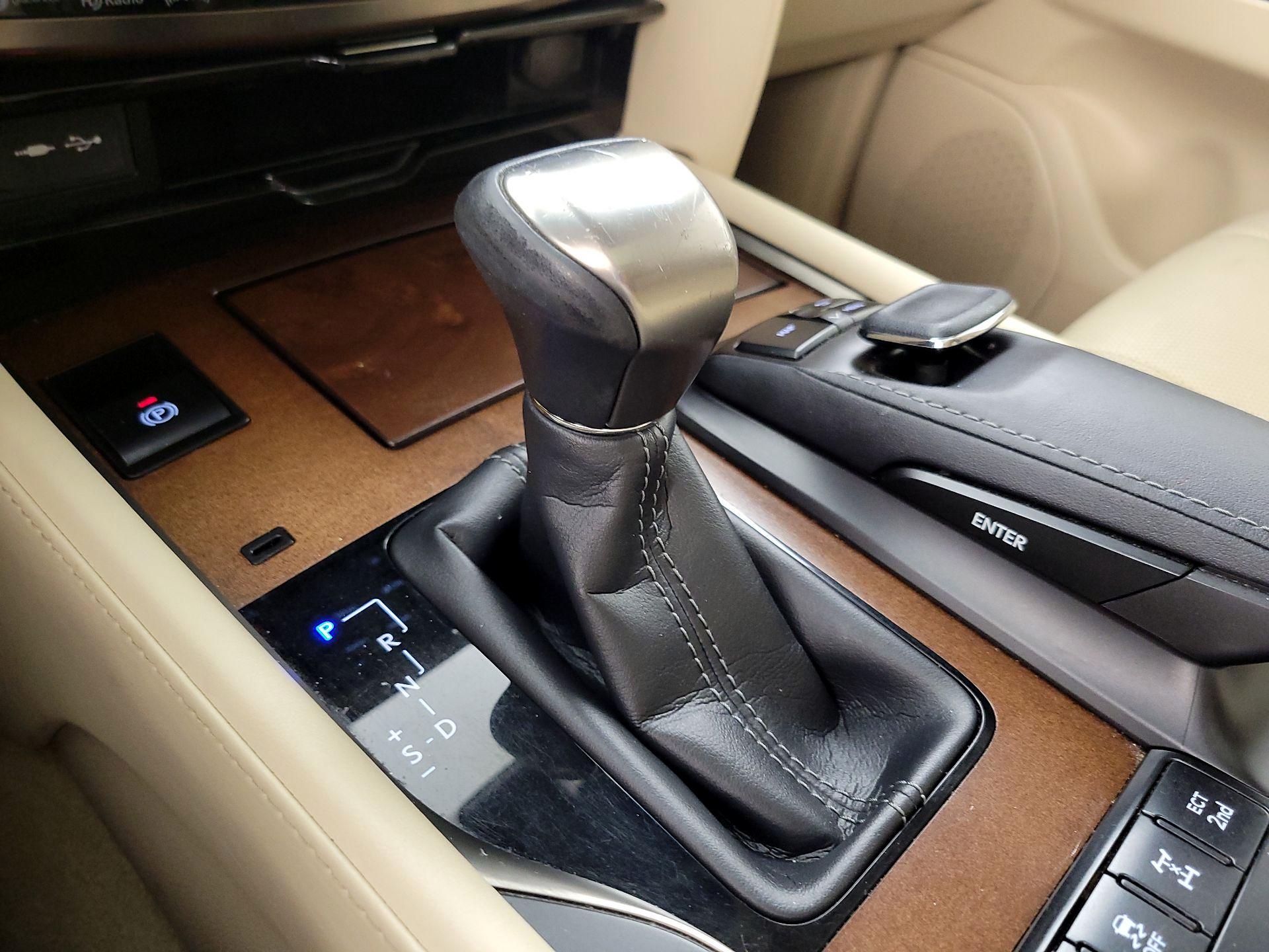 Thumbnail: 2019 Lexus LX - 18