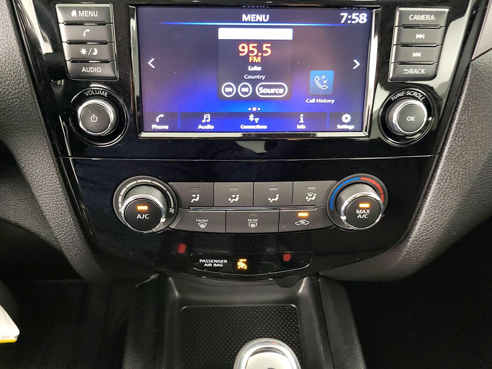 Thumbnail: 2022 Nissan Rogue Sport - 16