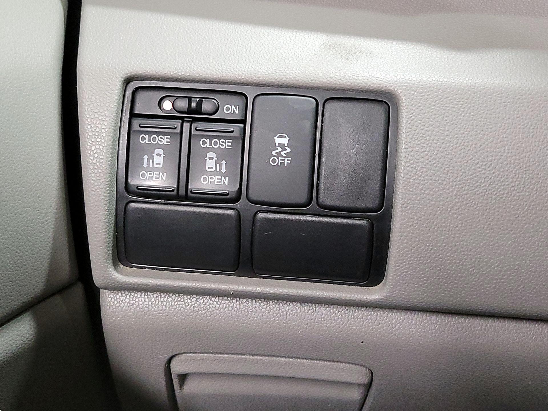 Thumbnail: 2015 Honda Odyssey - 13