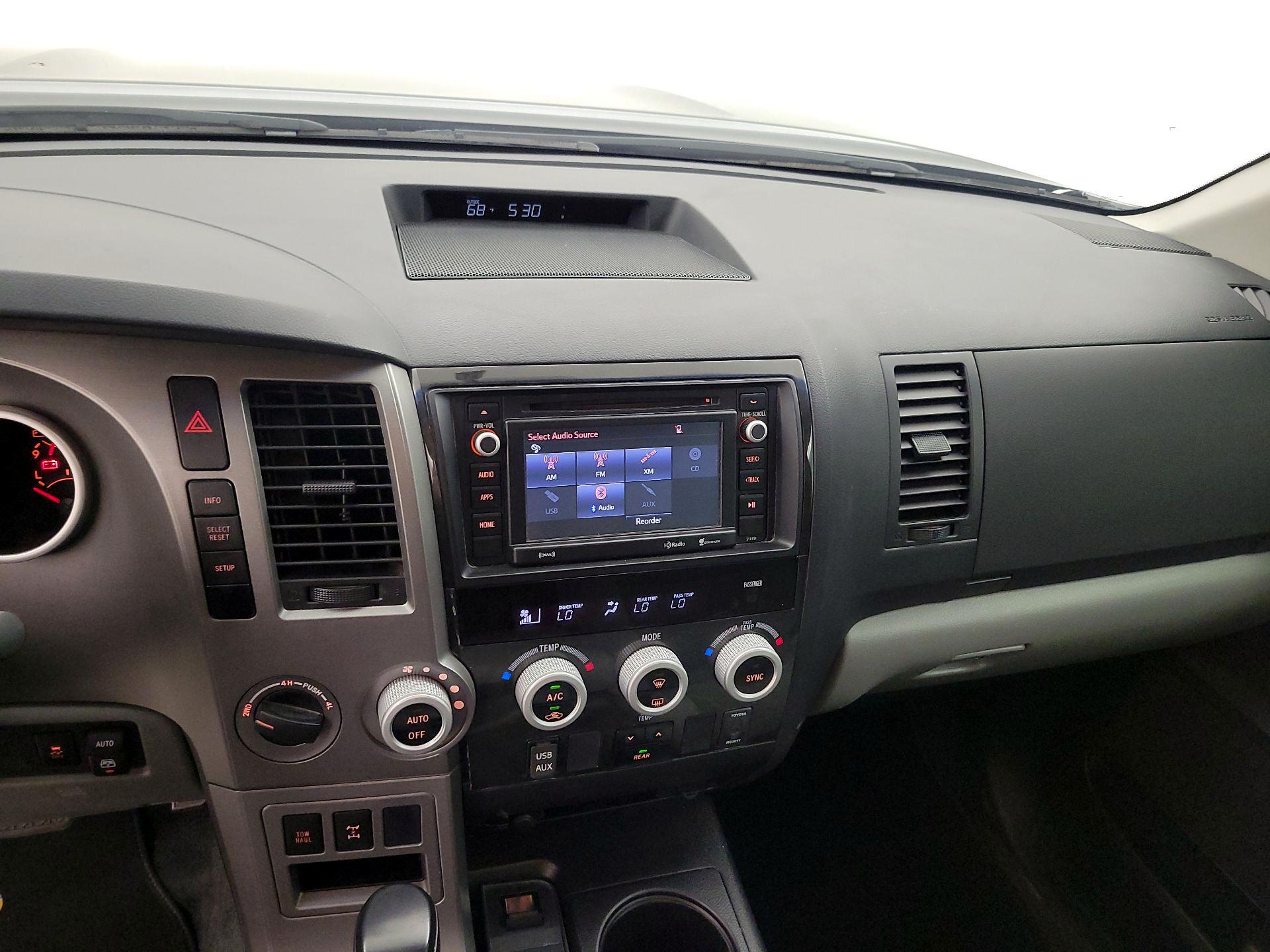 Thumbnail: 2016 Toyota Sequoia - 9