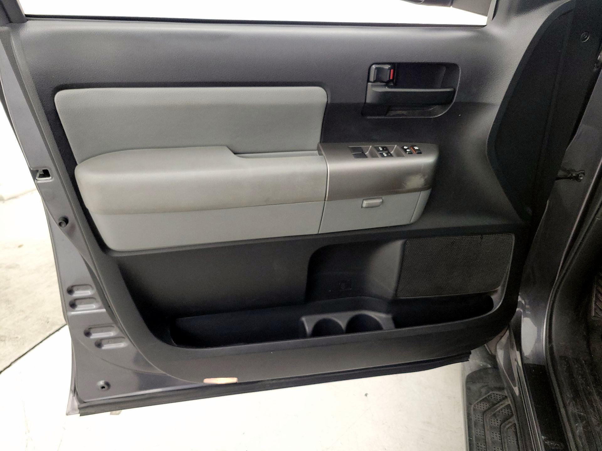Thumbnail: 2016 Toyota Sequoia - 12