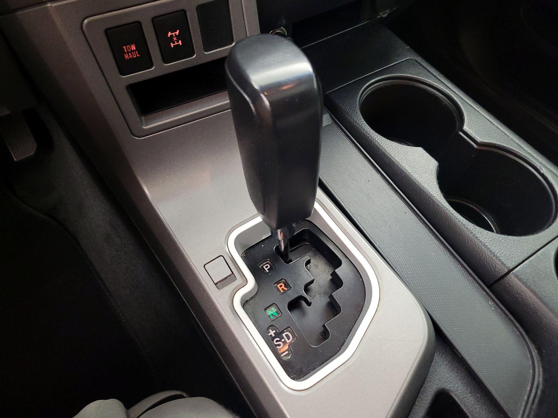 Thumbnail: 2016 Toyota Sequoia - 17
