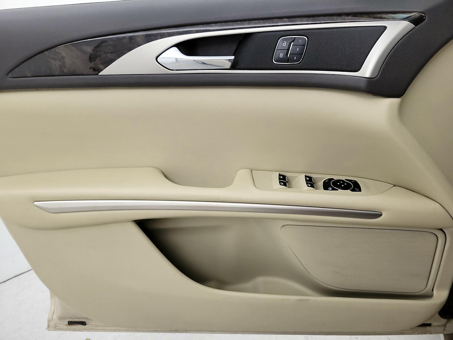 Thumbnail: 2015 Lincoln MKZ - 12