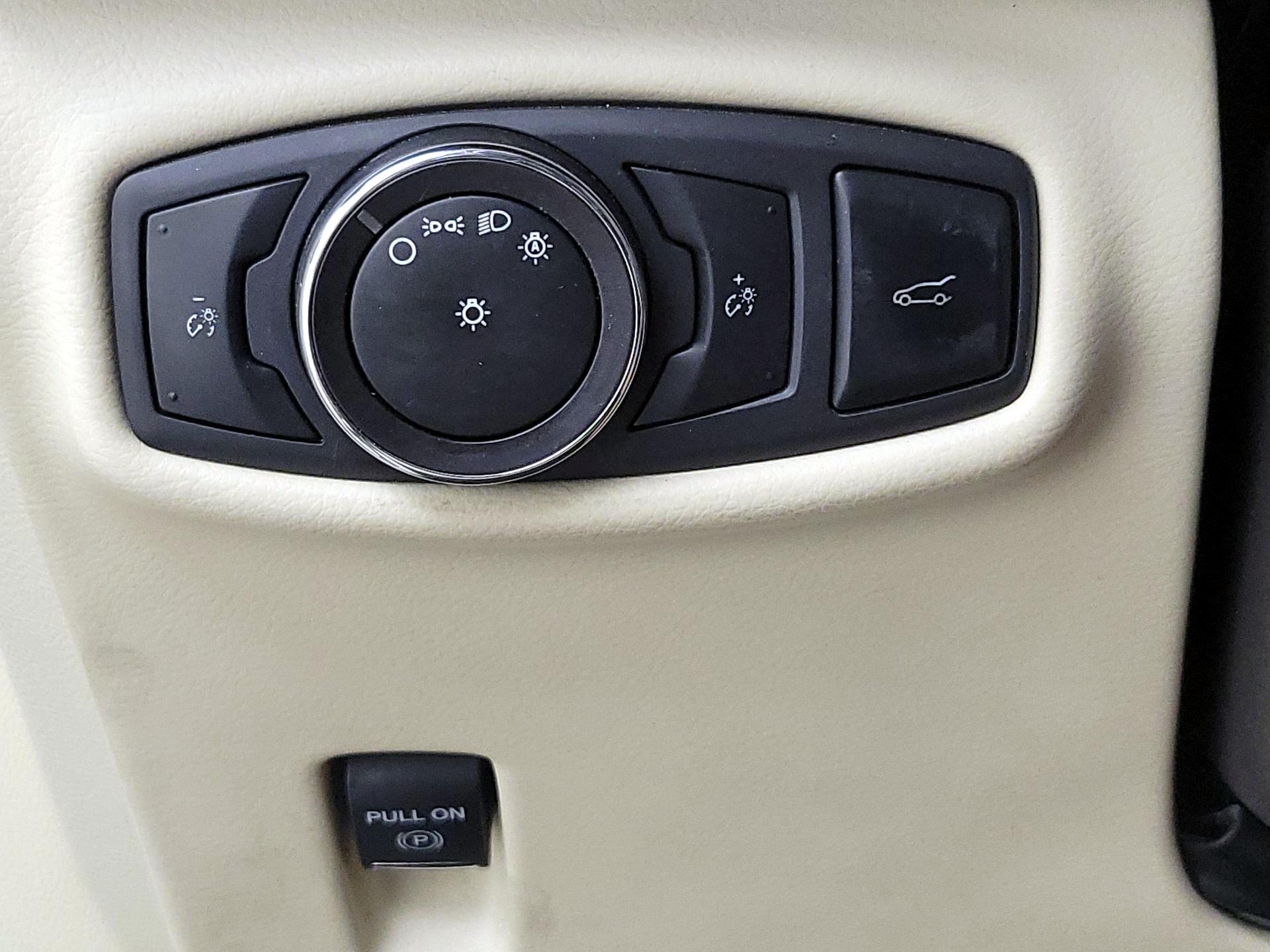 Thumbnail: 2015 Lincoln MKZ - 13