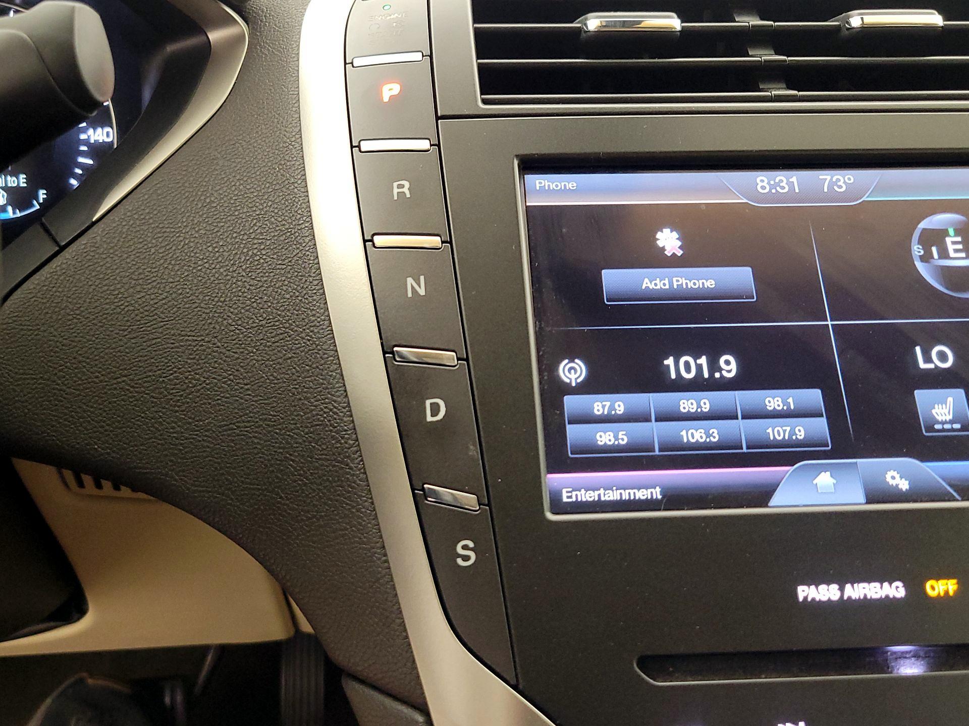 Thumbnail: 2015 Lincoln MKZ - 17