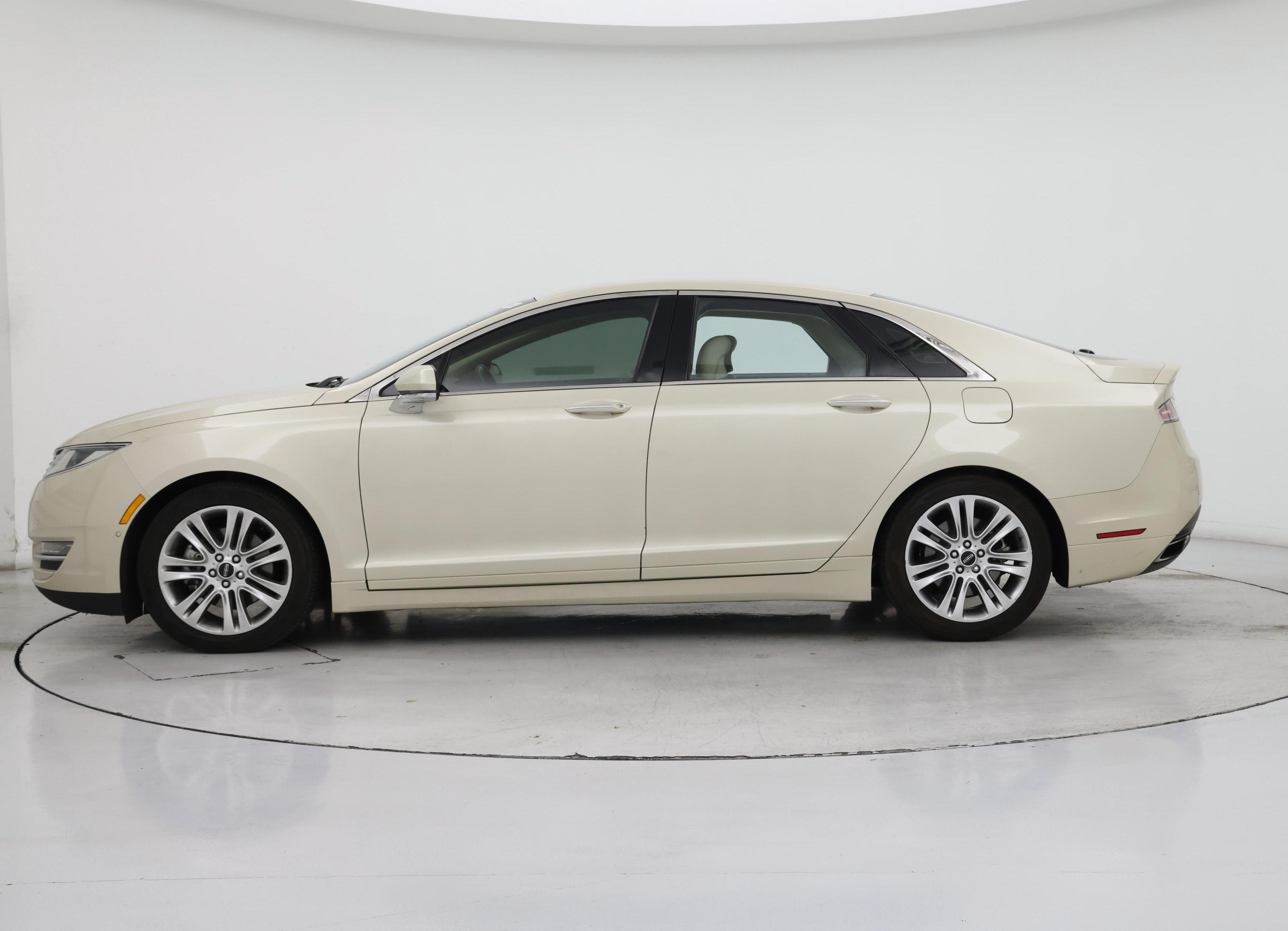Thumbnail: 2015 Lincoln MKZ - 3