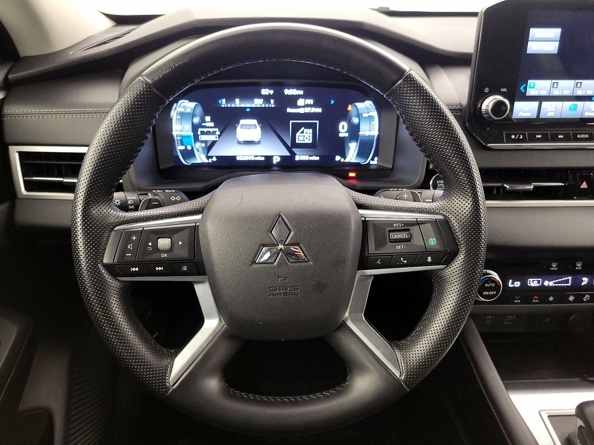 Thumbnail: 2022 Mitsubishi Outlander - 10