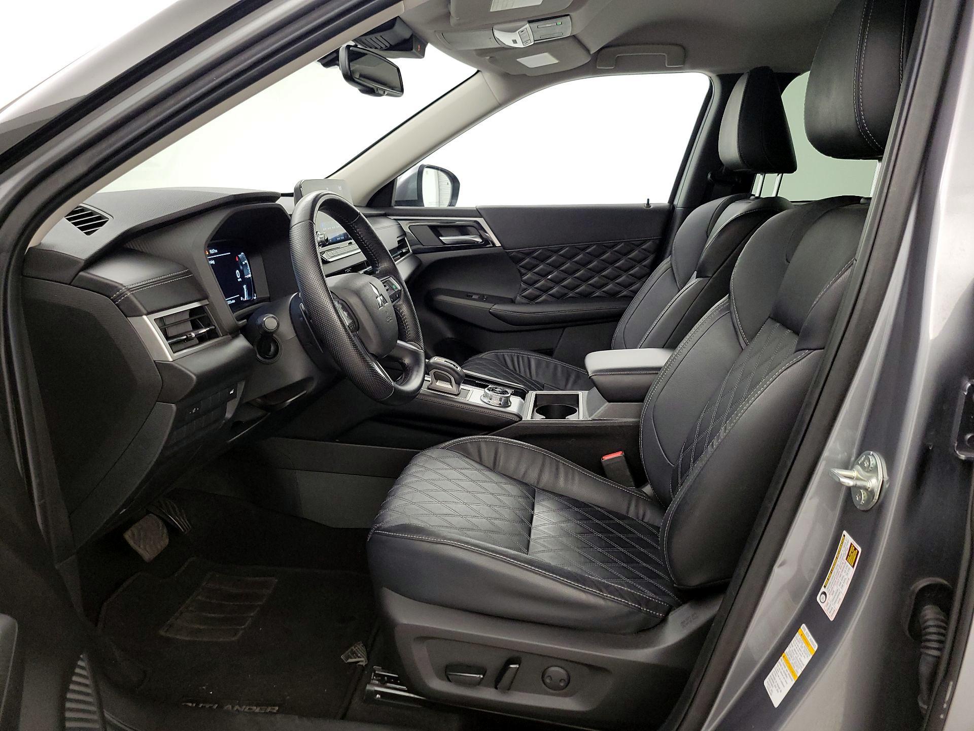 Thumbnail: 2022 Mitsubishi Outlander - 11