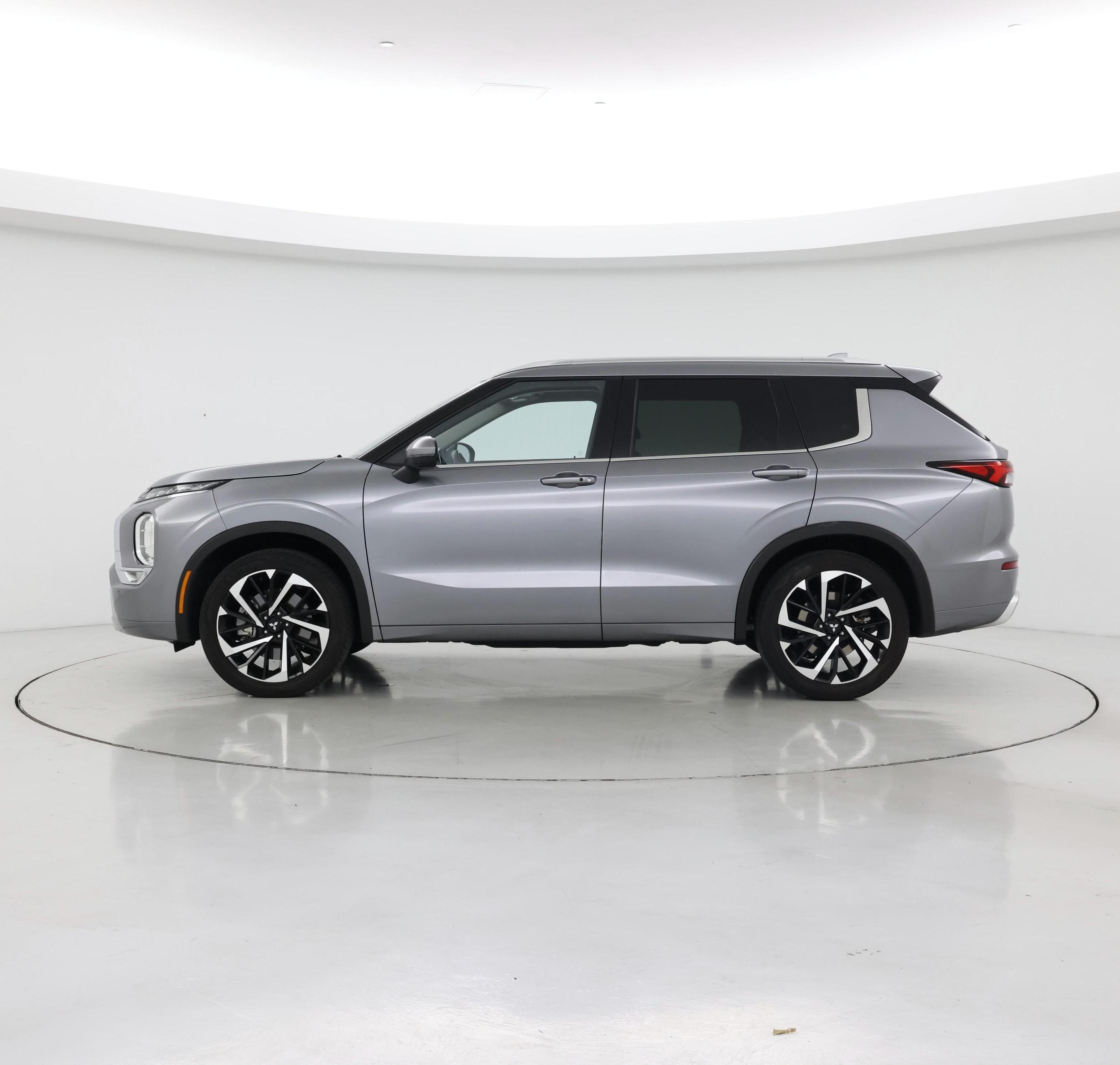 Thumbnail: 2022 Mitsubishi Outlander - 3