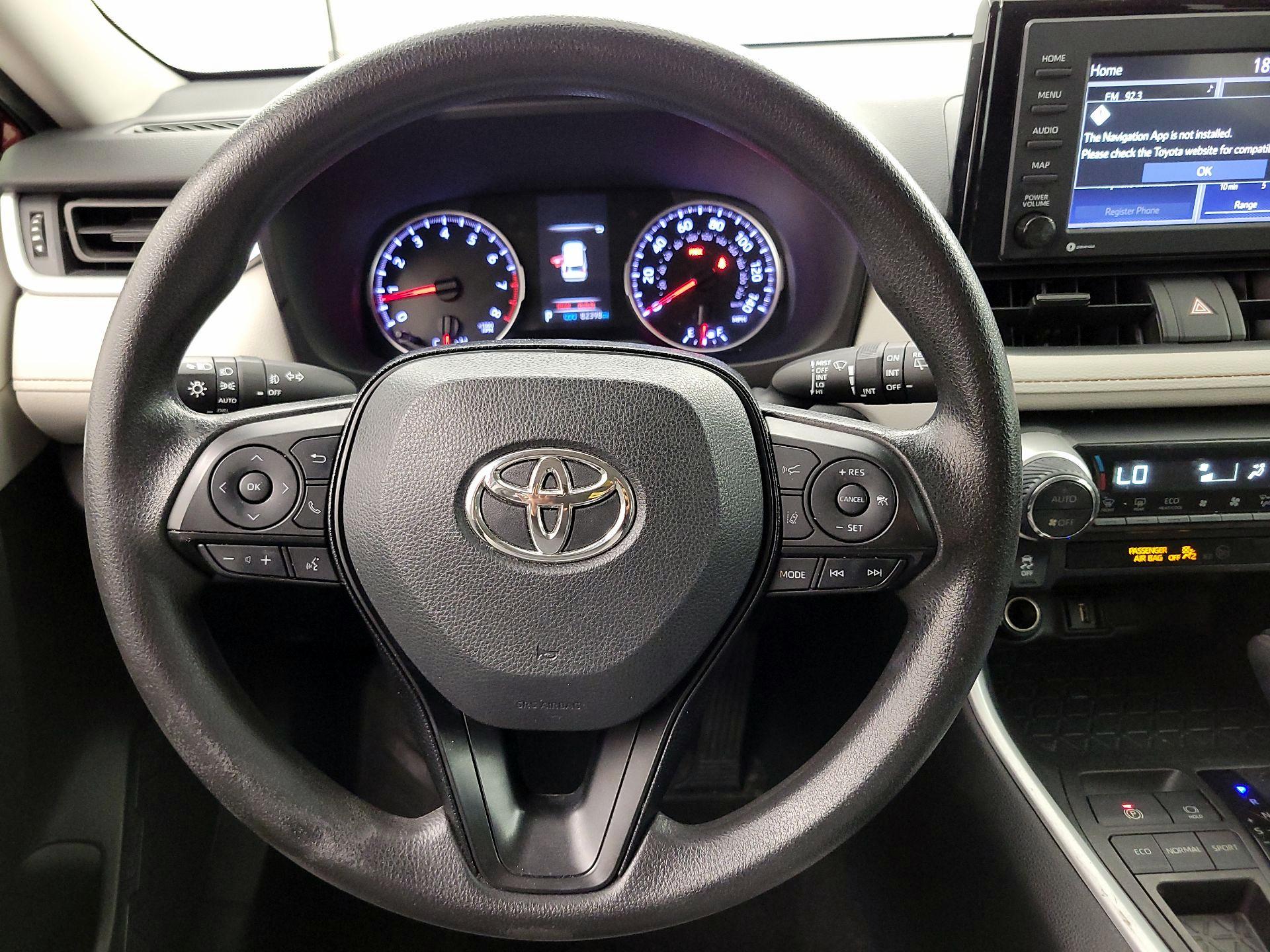 Thumbnail: 2020 Toyota RAV4 - 10