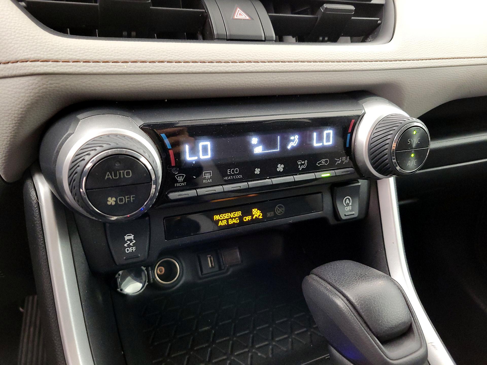 Thumbnail: 2020 Toyota RAV4 - 16