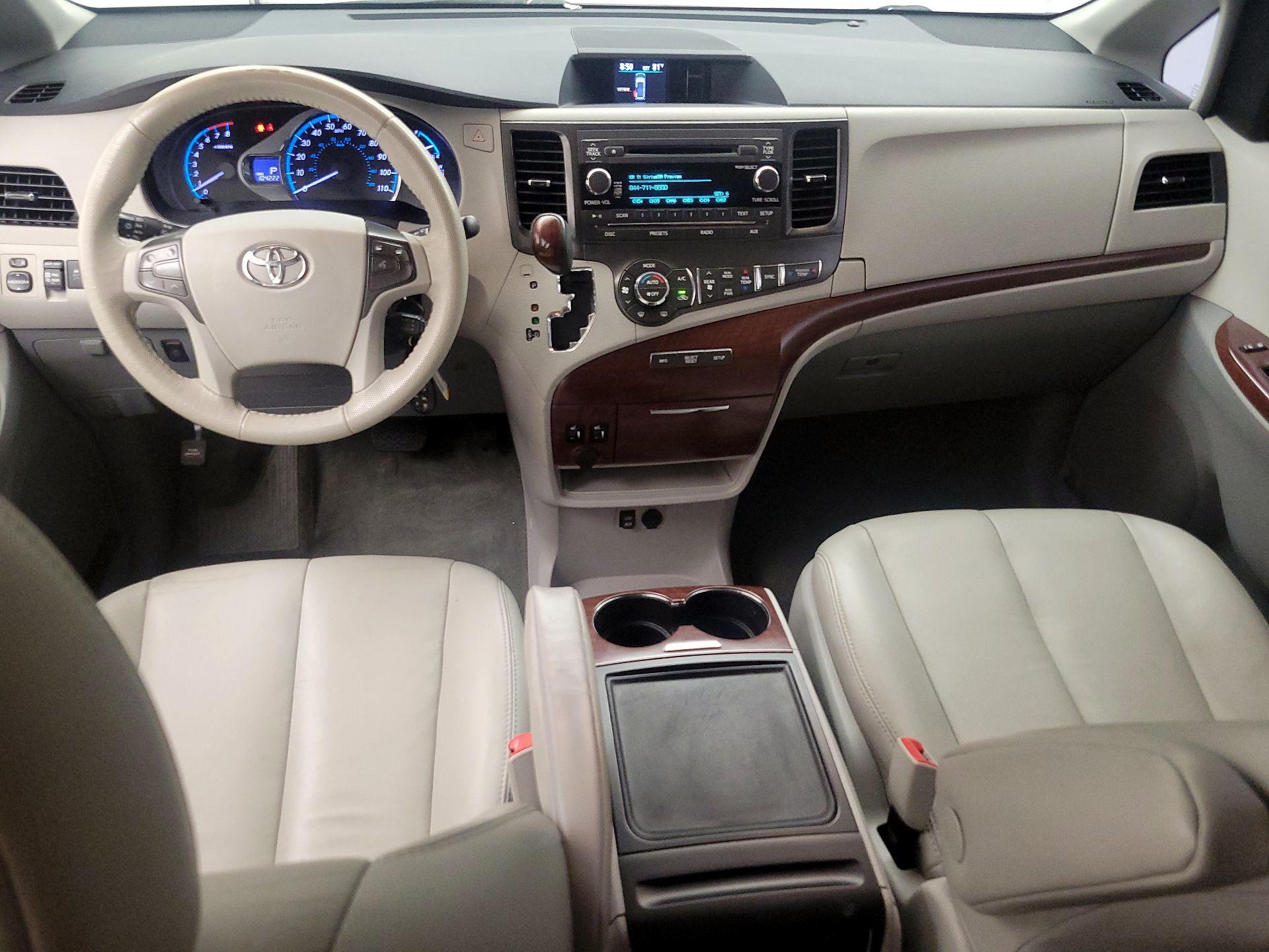 Thumbnail: 2014 Toyota Sienna - 9