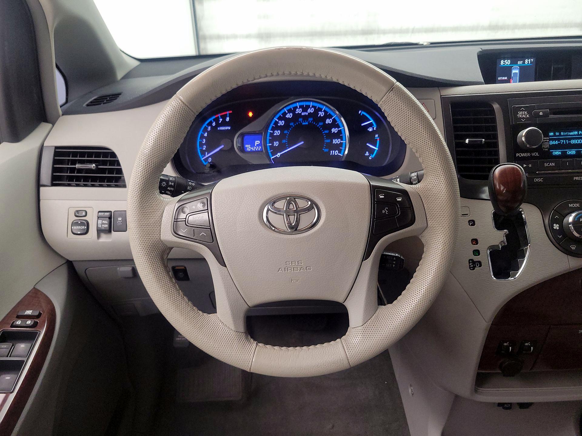 Thumbnail: 2014 Toyota Sienna - 10