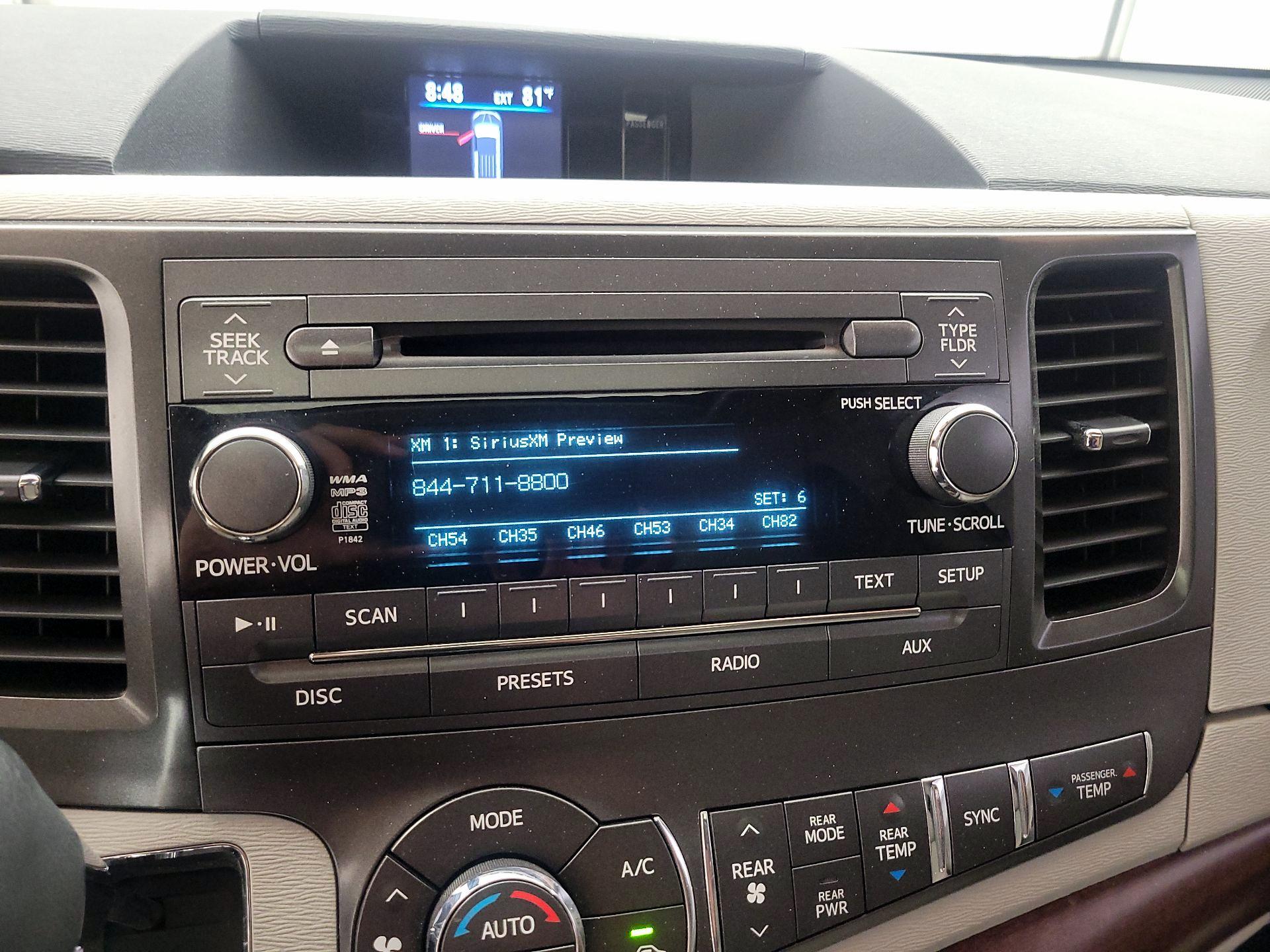 Thumbnail: 2014 Toyota Sienna - 15