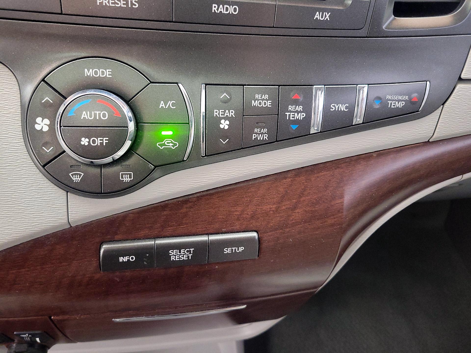 Thumbnail: 2014 Toyota Sienna - 16