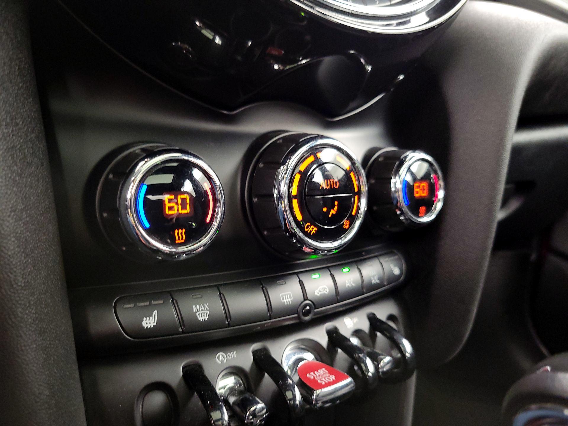 Thumbnail: 2019 MINI Cooper Hardtop - 16