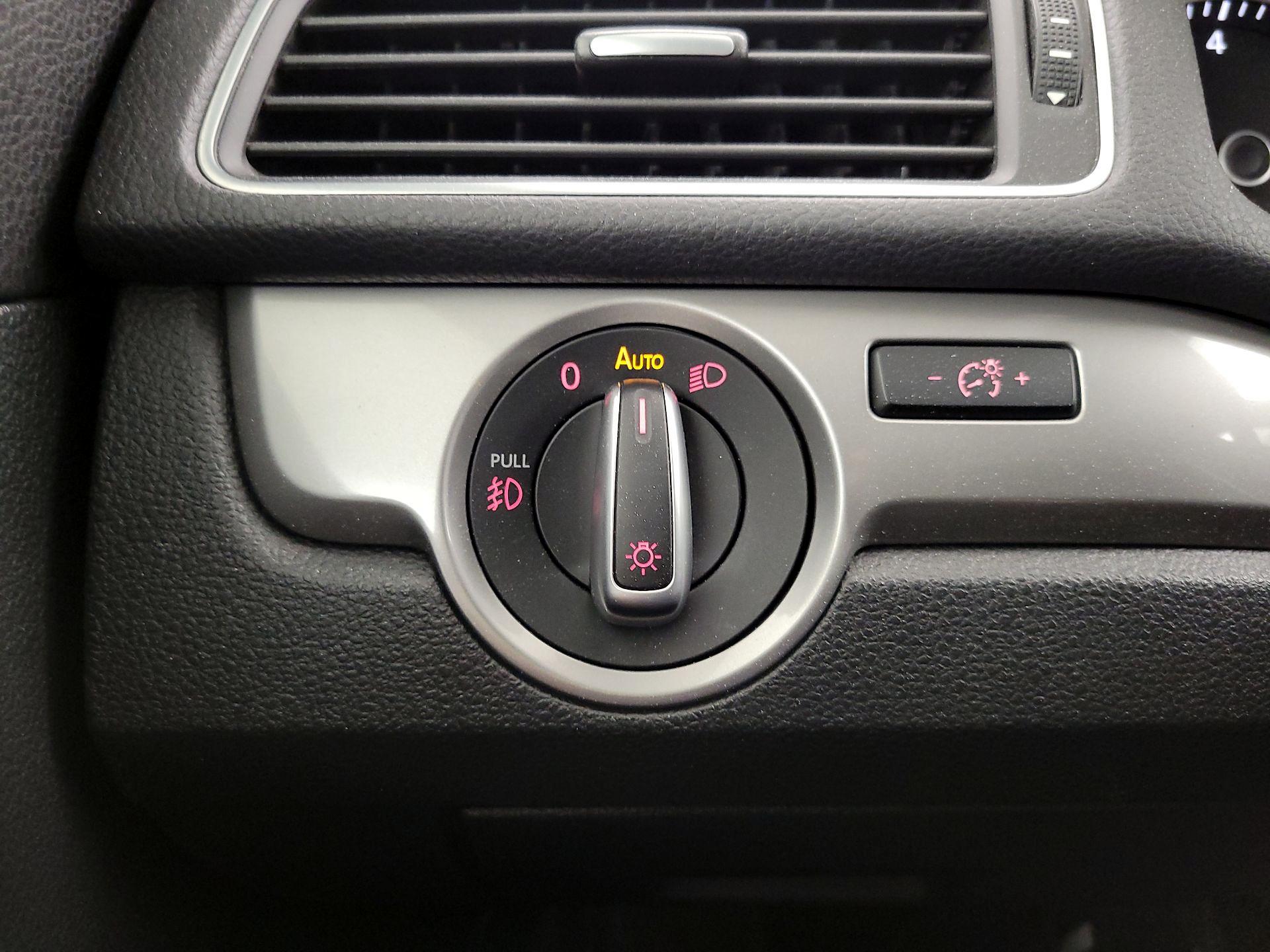Thumbnail: 2015 Volkswagen Passat - 13